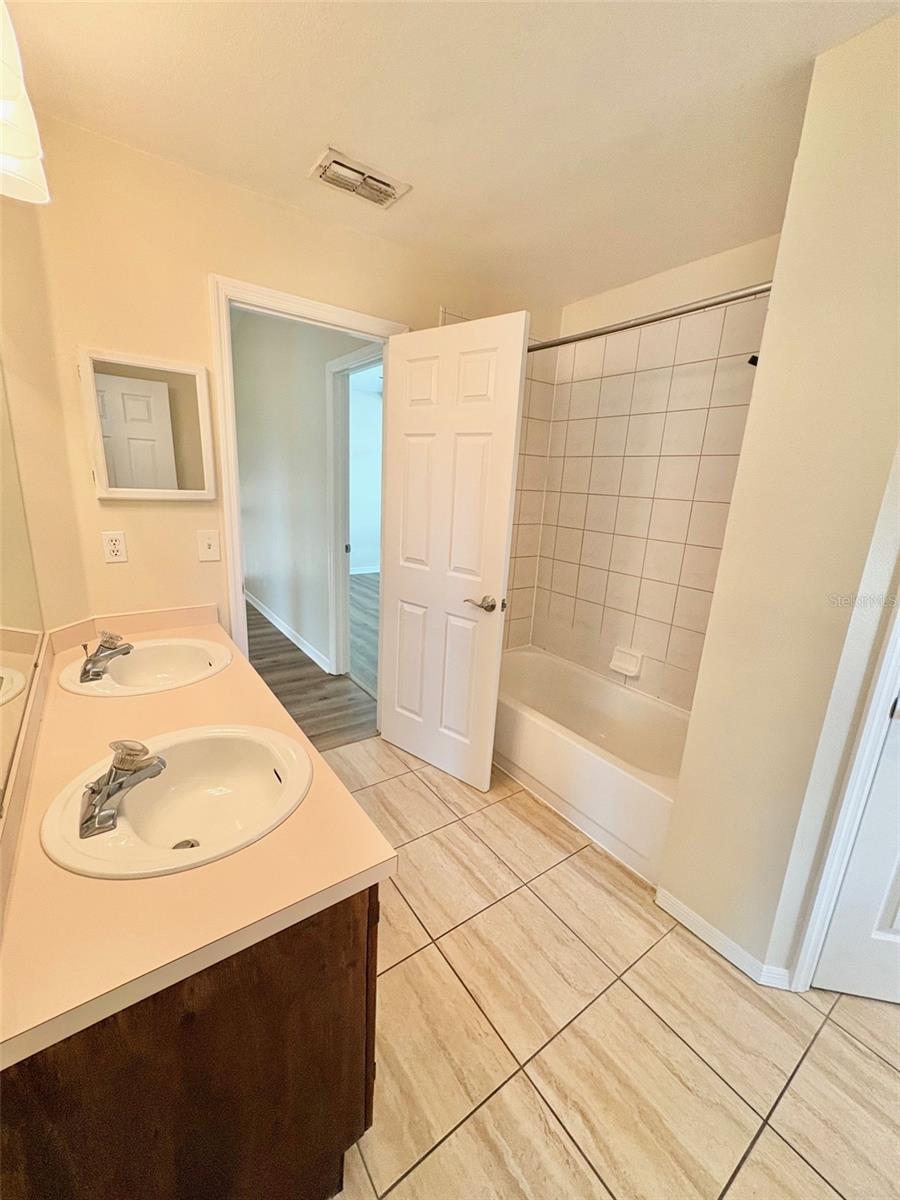 Image 26 of 32 For 2813 Rolling Broak Drive