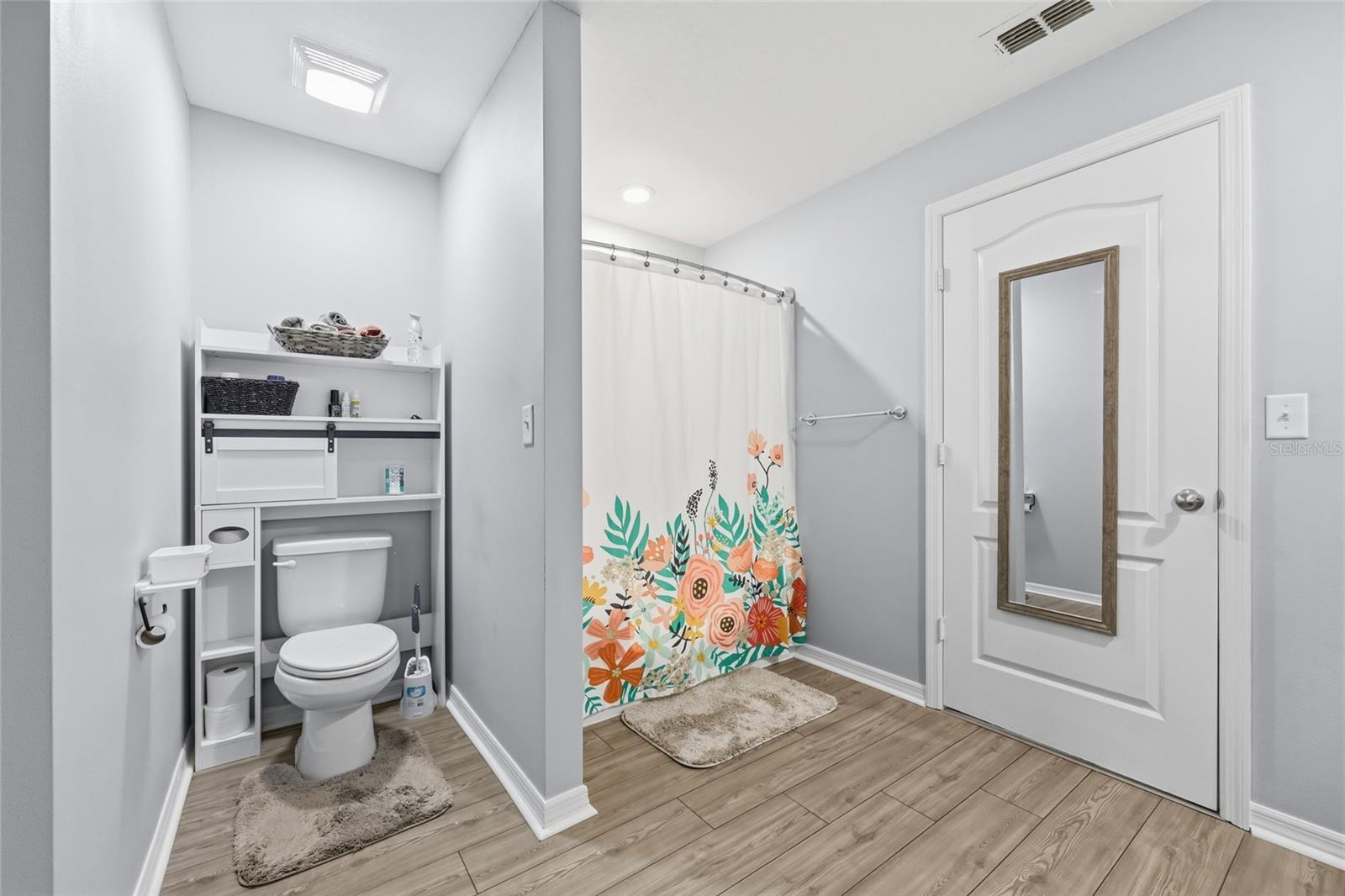 Image 17 of 29 For 1607 Swan Lake Circle