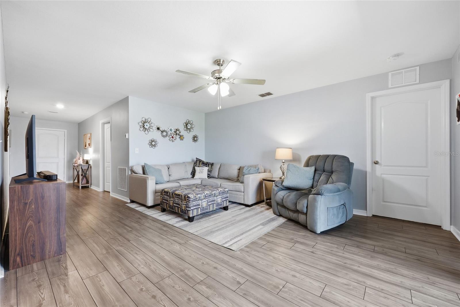 Image 6 of 29 For 1607 Swan Lake Circle