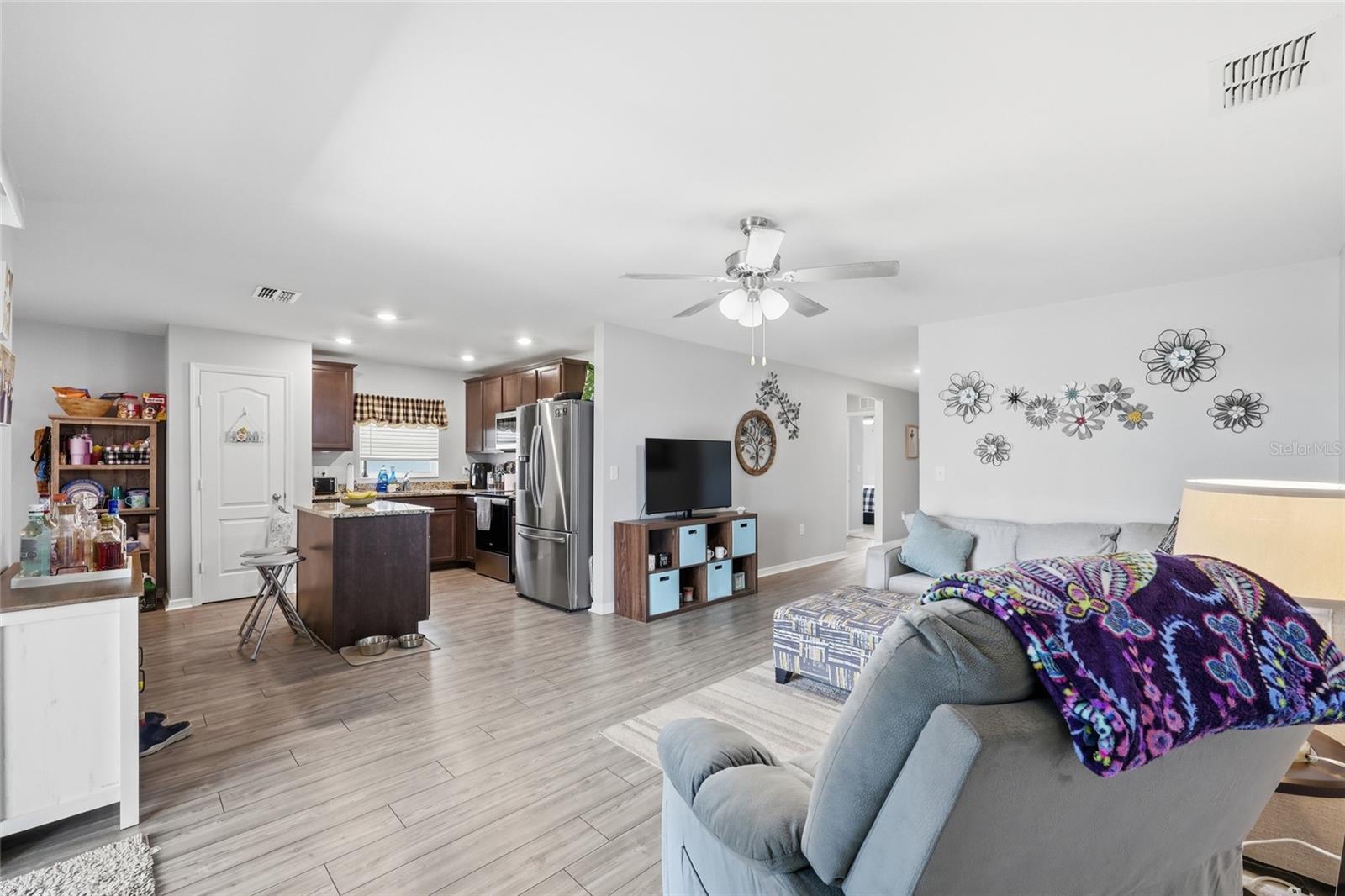 Image 8 of 29 For 1607 Swan Lake Circle