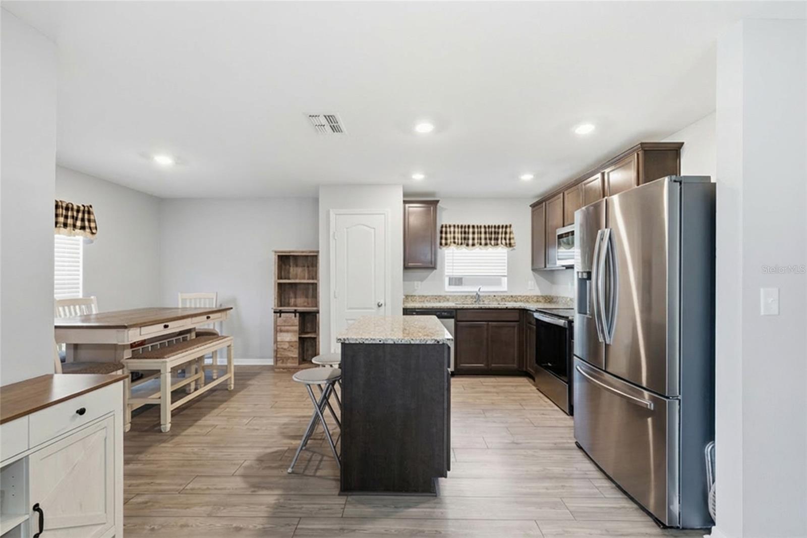 Image 9 of 29 For 1607 Swan Lake Circle