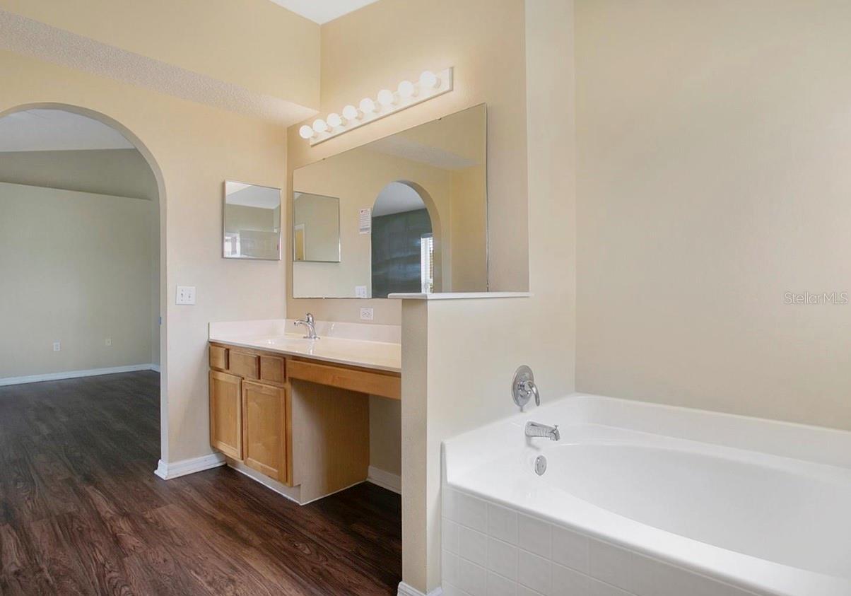 Image 14 of 14 For 1983 Peridot Circle