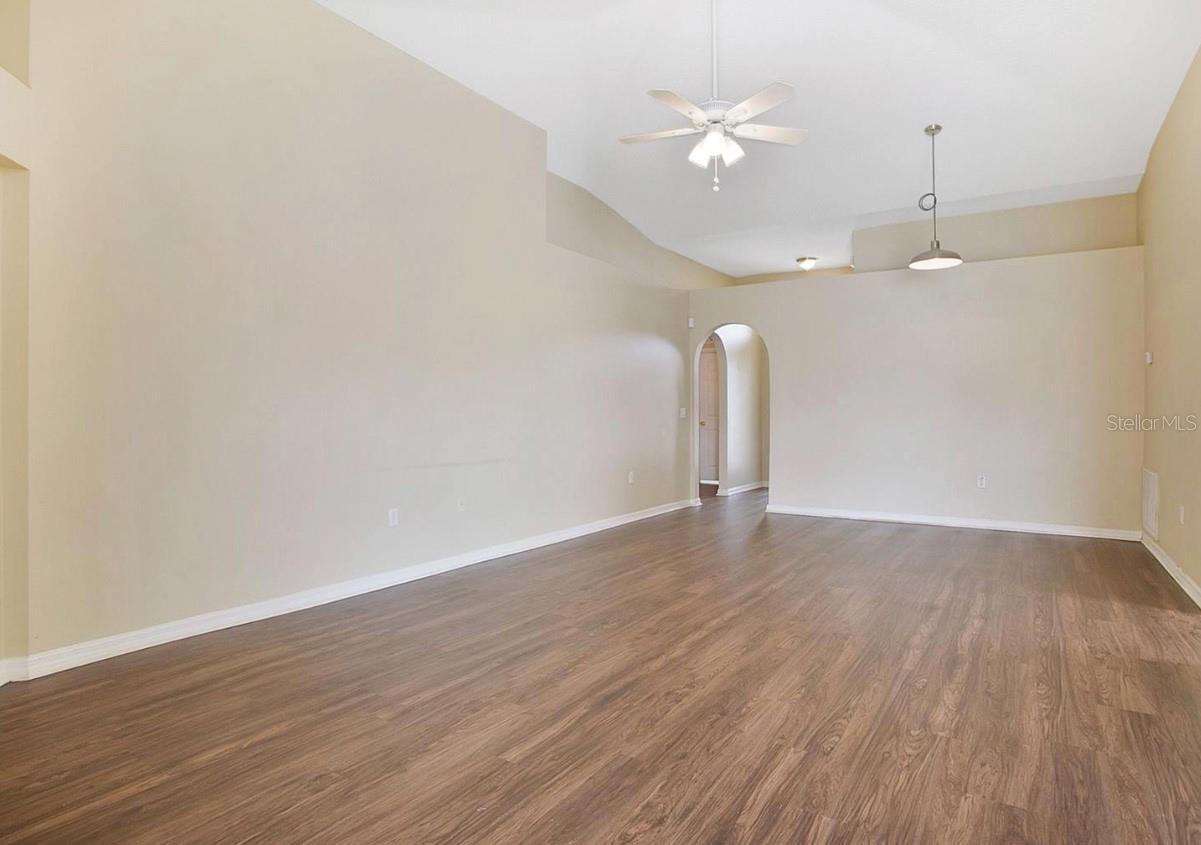 Image 4 of 14 For 1983 Peridot Circle