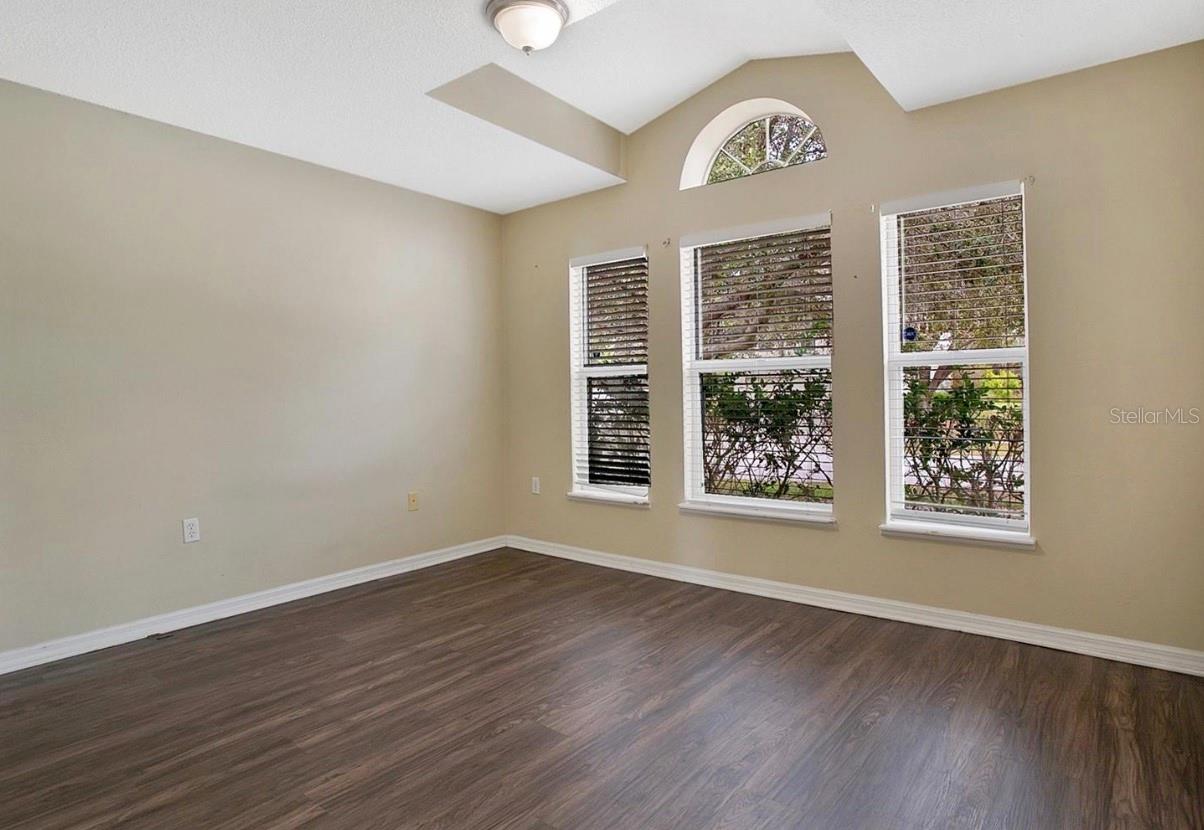 Image 8 of 14 For 1983 Peridot Circle