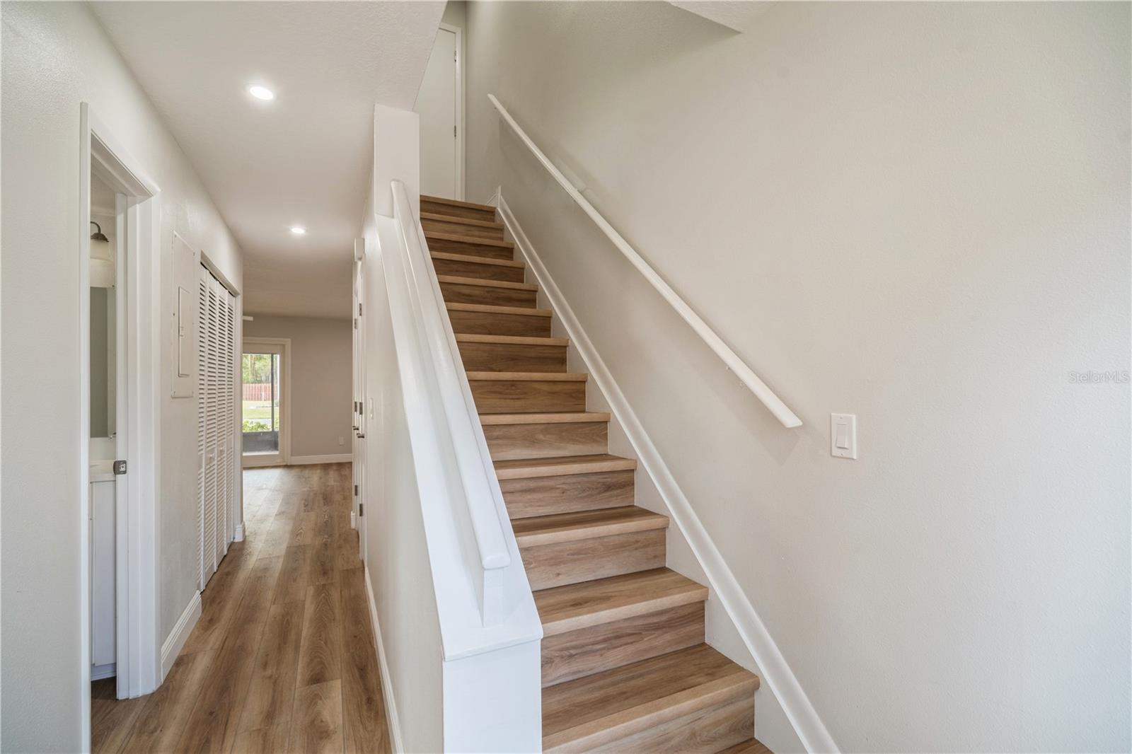 Image 16 of 29 For 2018 Manor Drive Ne