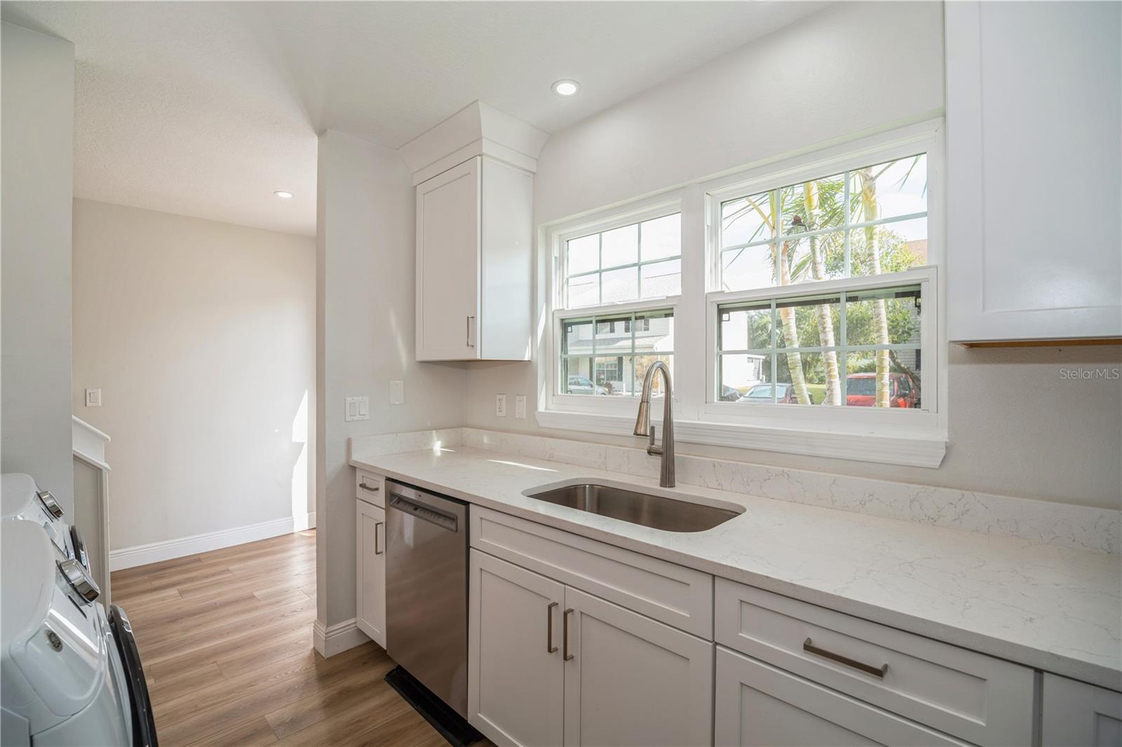 Image 4 of 29 For 2018 Manor Drive Ne