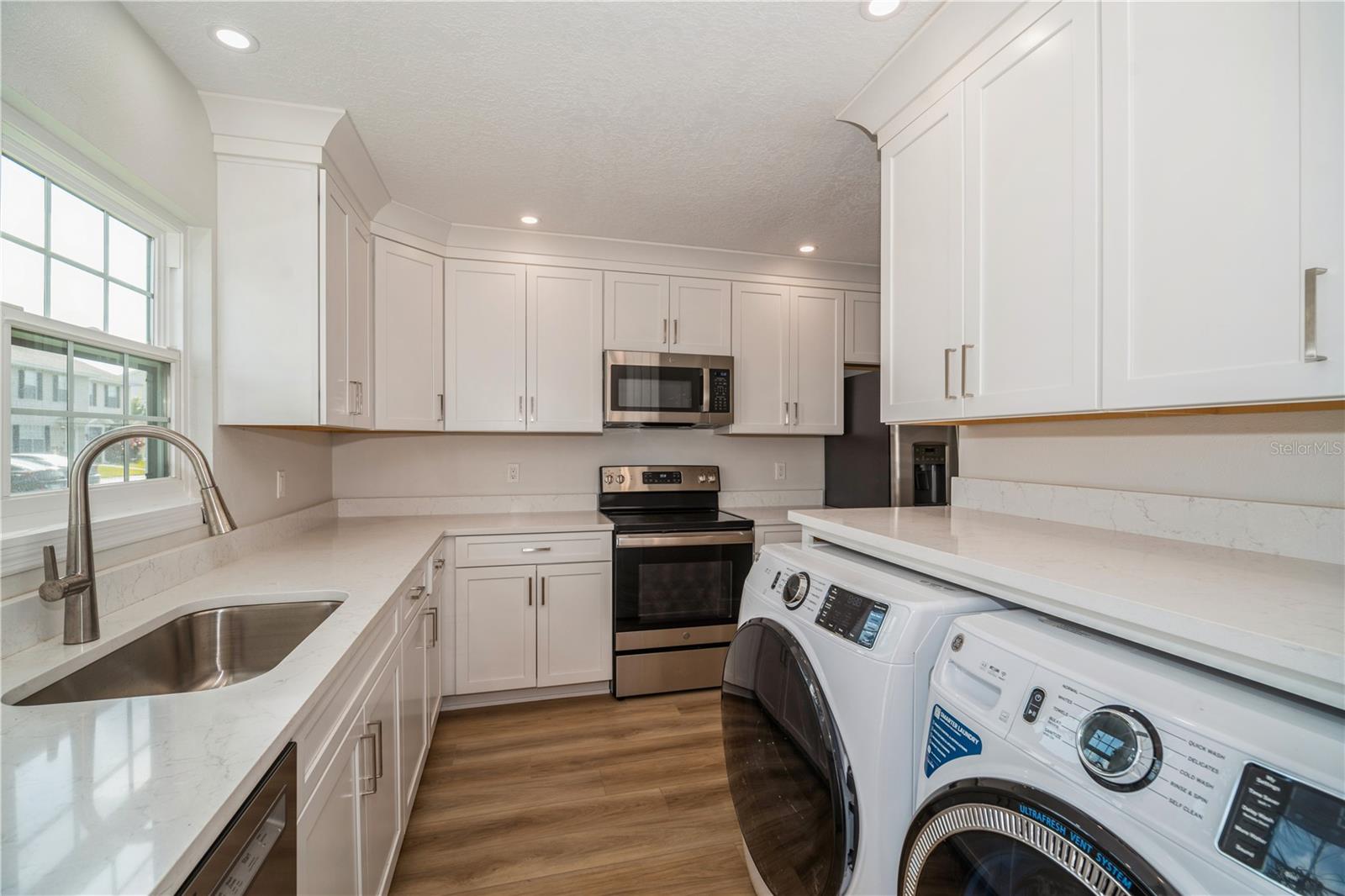 Image 7 of 29 For 2018 Manor Drive Ne