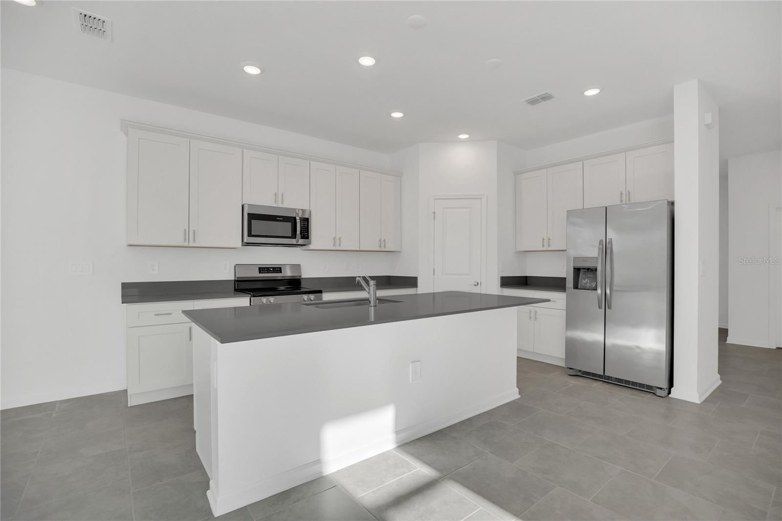 Image 9 of 35 For 2048 Shaggy Fisher Drive