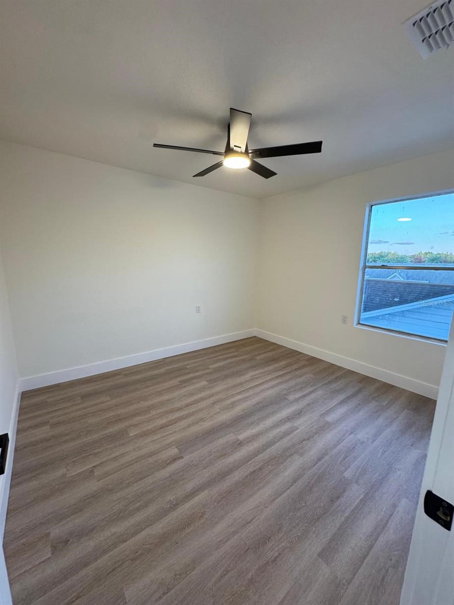 Image 13 of 18 For 1049 Clovercrest Road