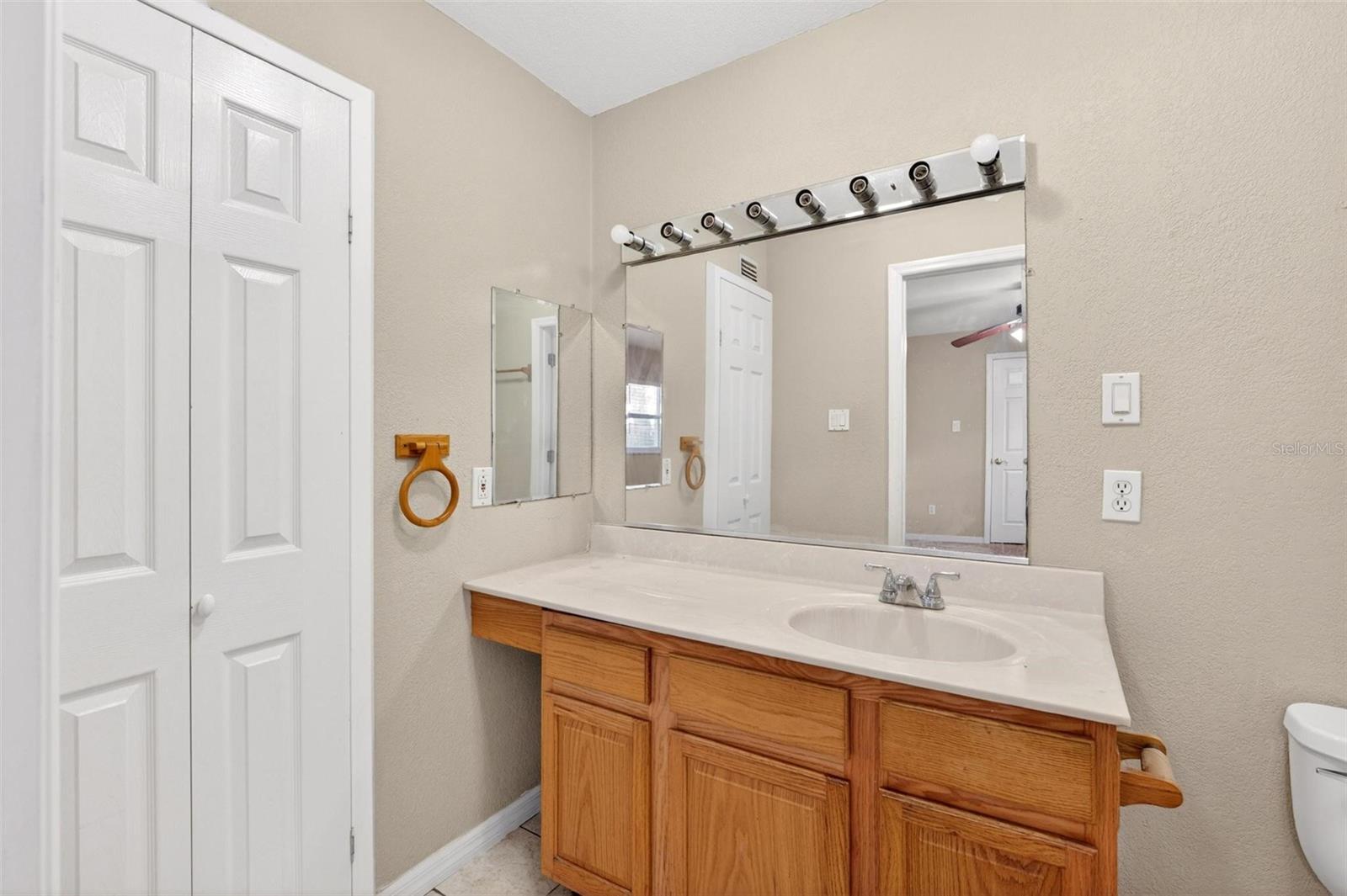 Image 23 of 45 For 715 Randolph Avenue