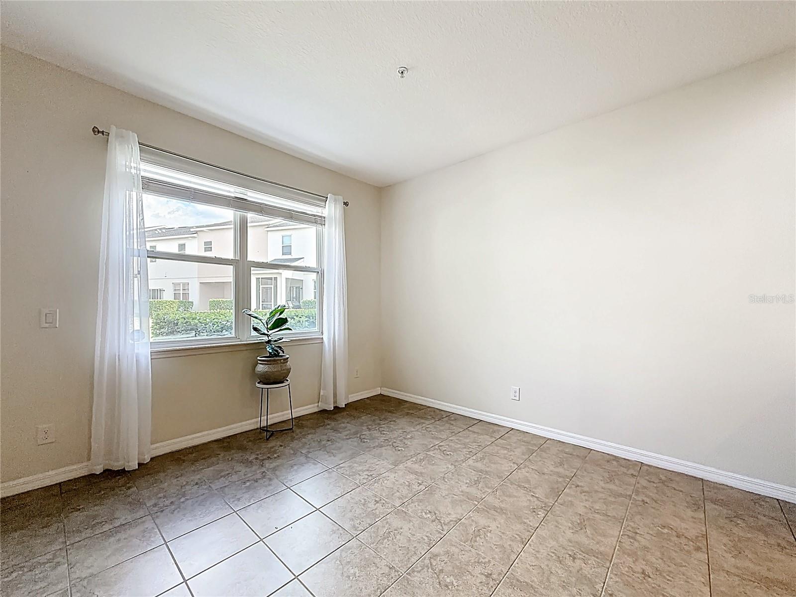 Image 21 of 72 For 661 Fortanini Circle