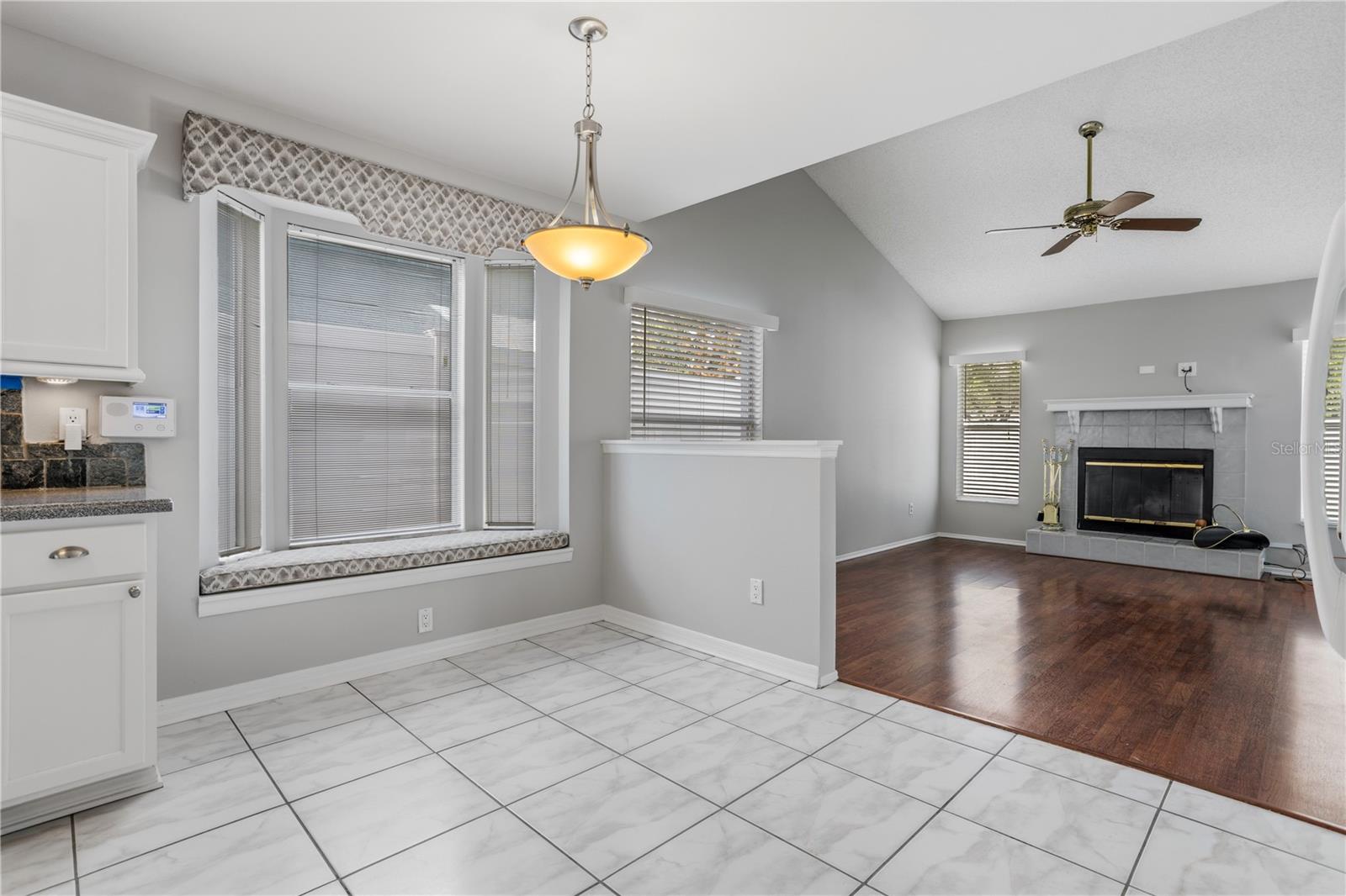 Image 19 of 51 For 353 Lakebreeze Circle