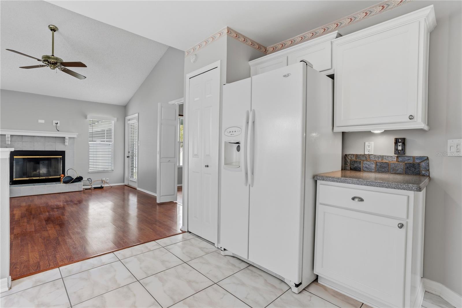 Image 22 of 51 For 353 Lakebreeze Circle