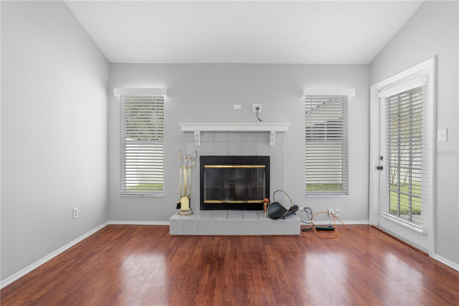 Image 24 of 51 For 353 Lakebreeze Circle