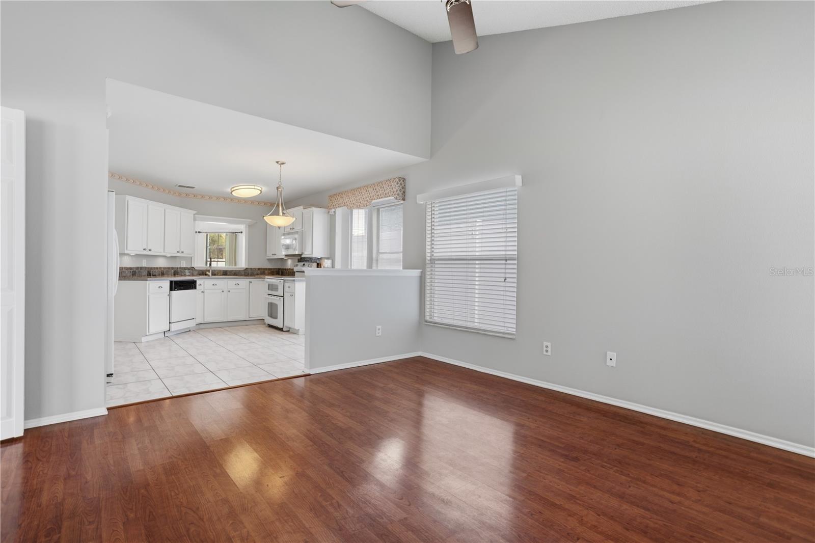 Image 25 of 51 For 353 Lakebreeze Circle