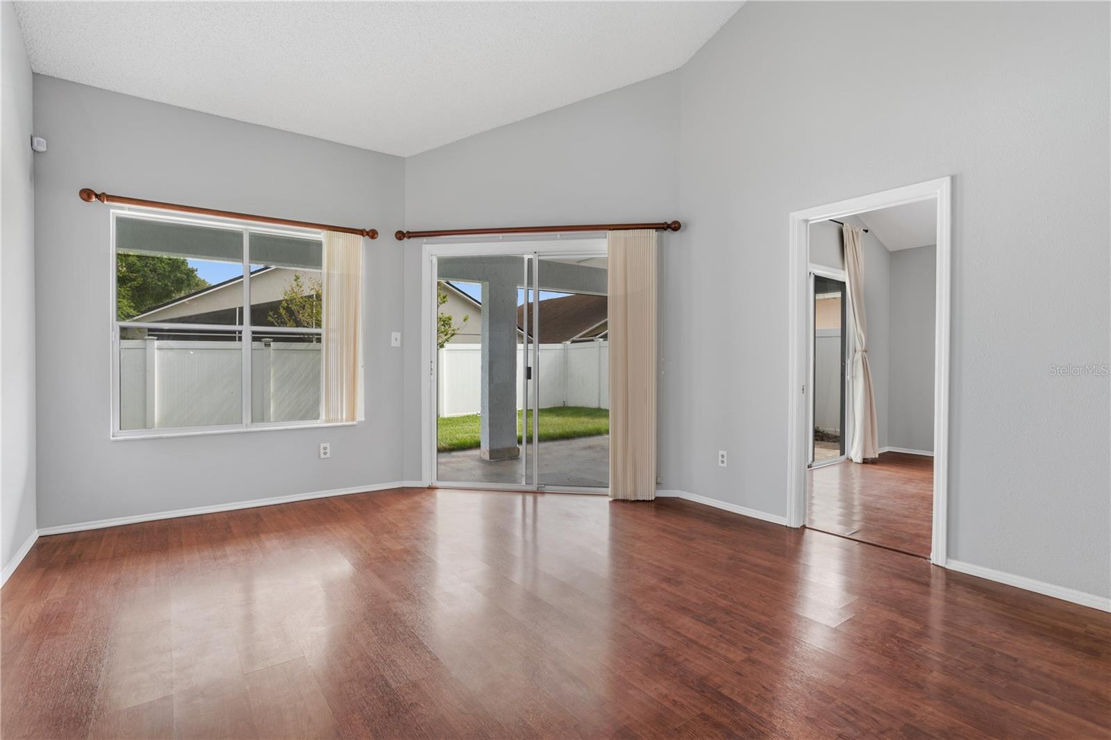 Image 26 of 51 For 353 Lakebreeze Circle