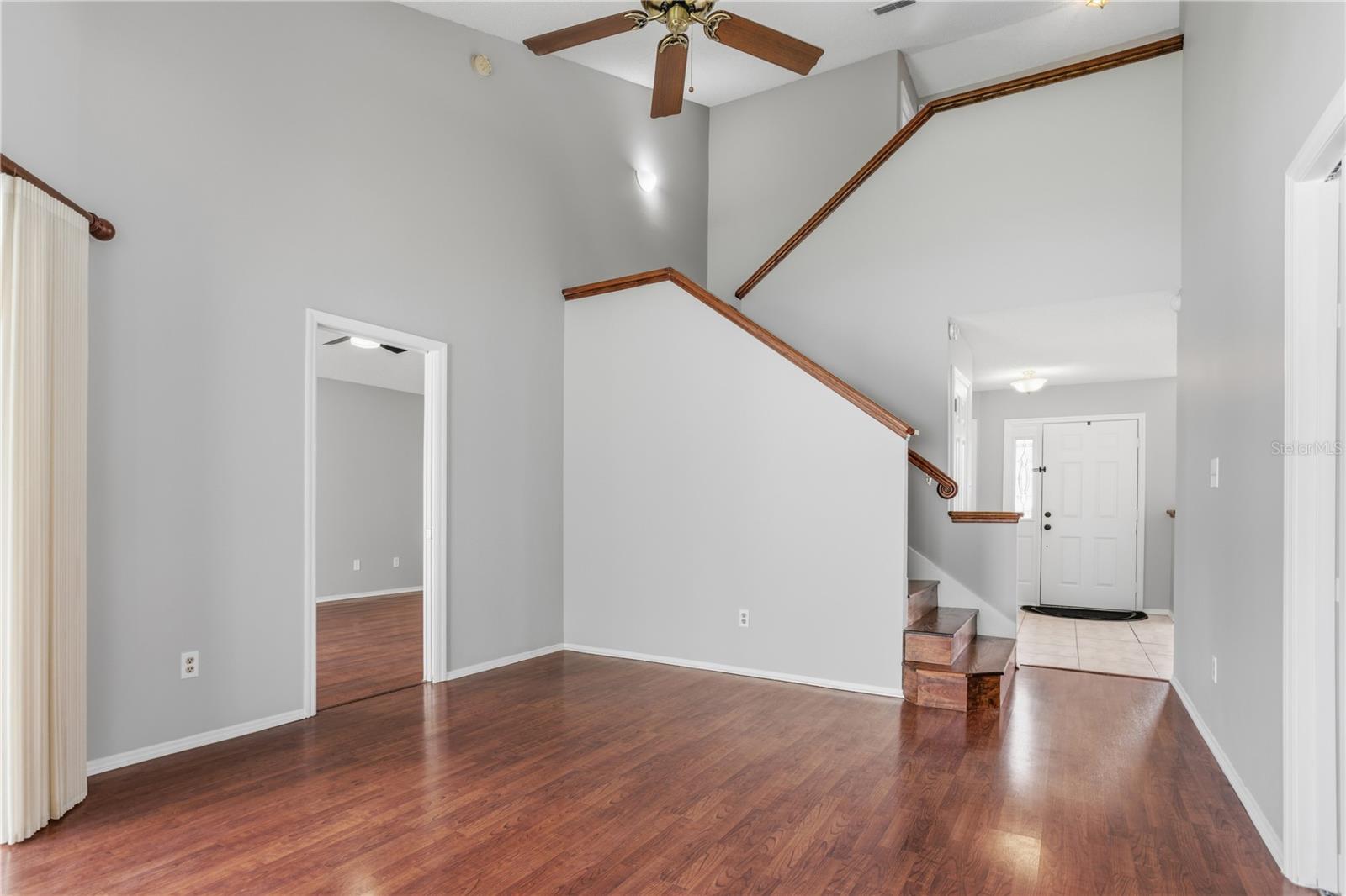 Image 28 of 51 For 353 Lakebreeze Circle