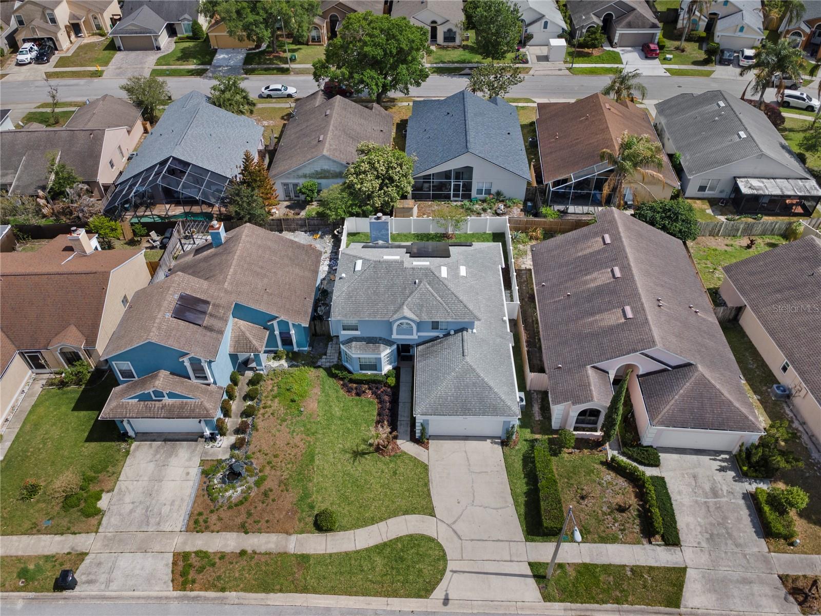 Image 3 of 51 For 353 Lakebreeze Circle