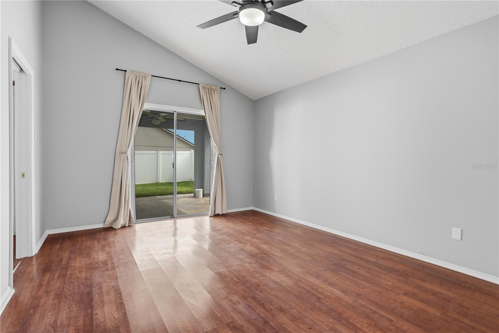 Image 30 of 51 For 353 Lakebreeze Circle