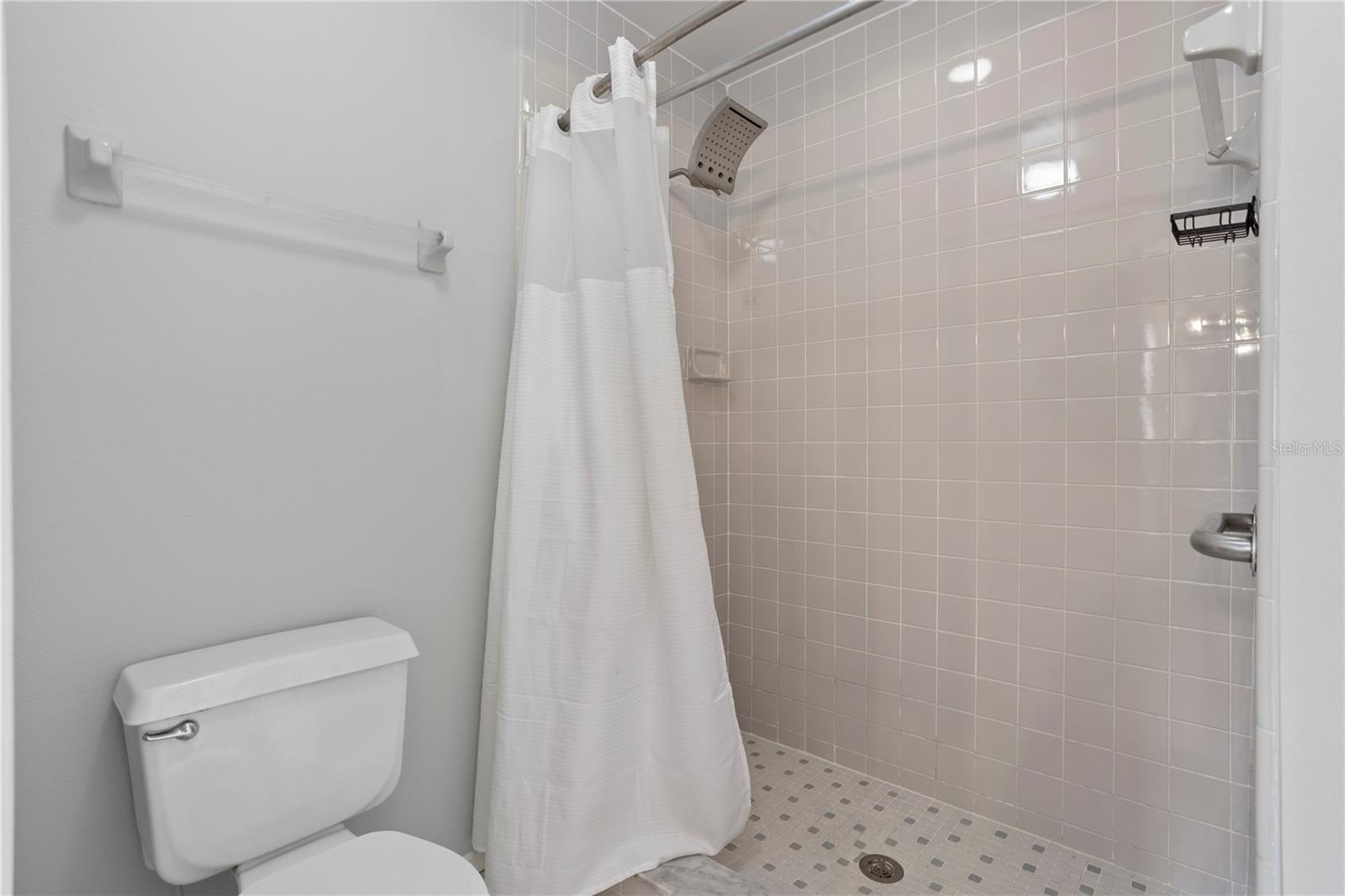 Image 36 of 51 For 353 Lakebreeze Circle