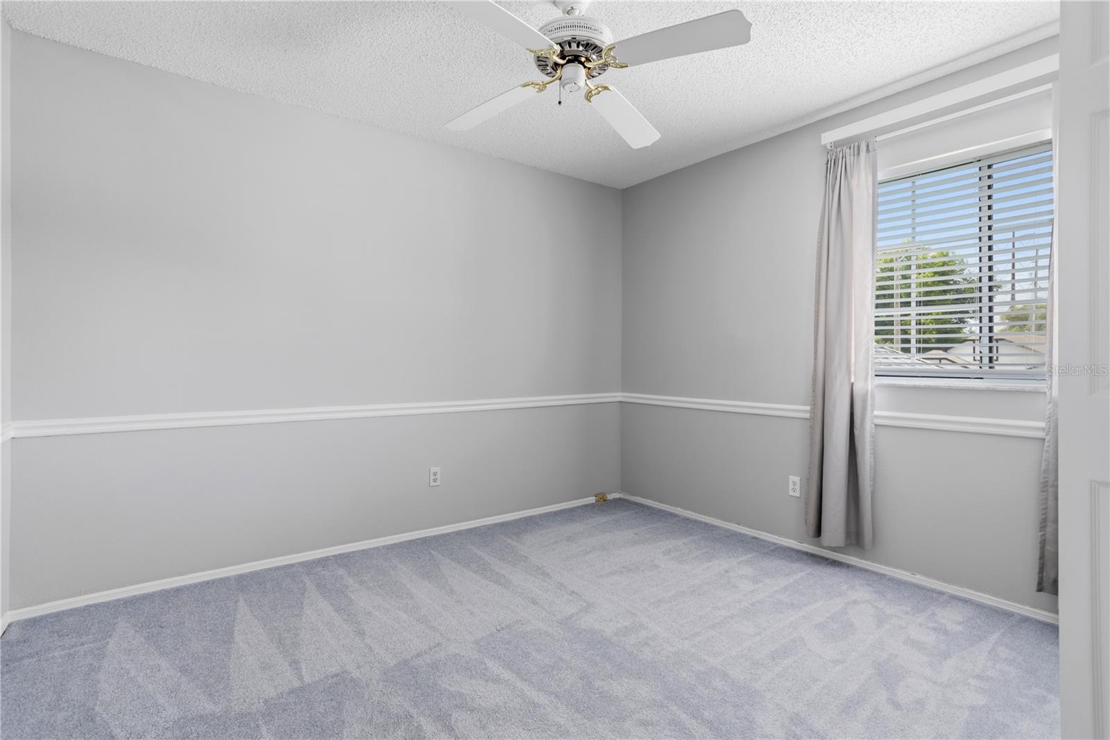 Image 38 of 51 For 353 Lakebreeze Circle