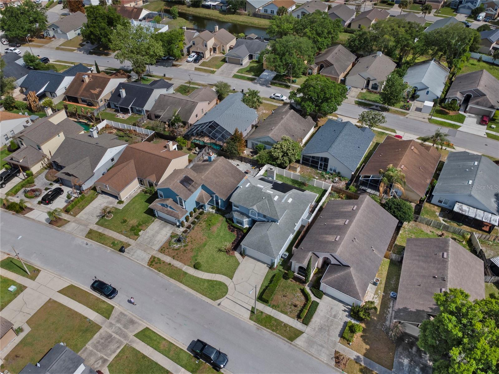 Image 4 of 51 For 353 Lakebreeze Circle