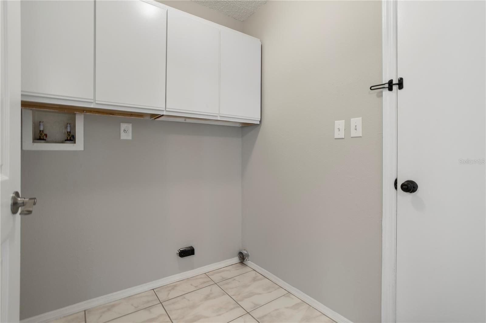 Image 46 of 51 For 353 Lakebreeze Circle