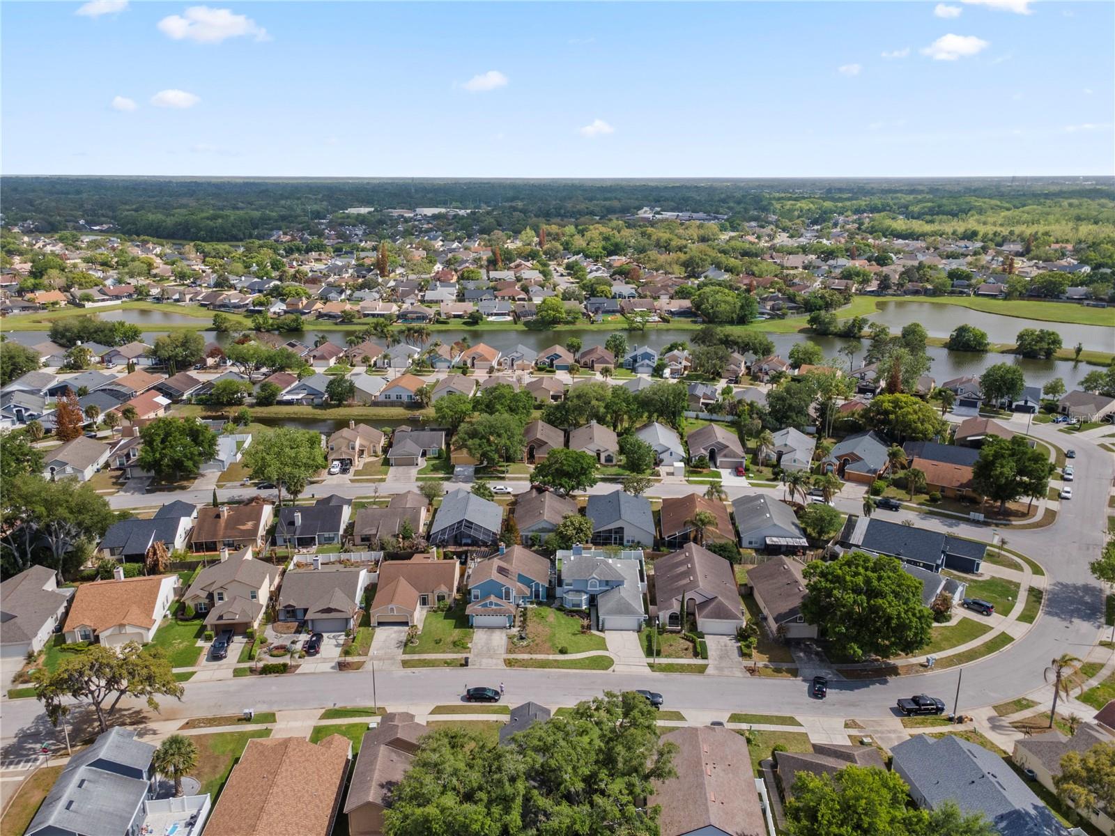 Image 5 of 51 For 353 Lakebreeze Circle