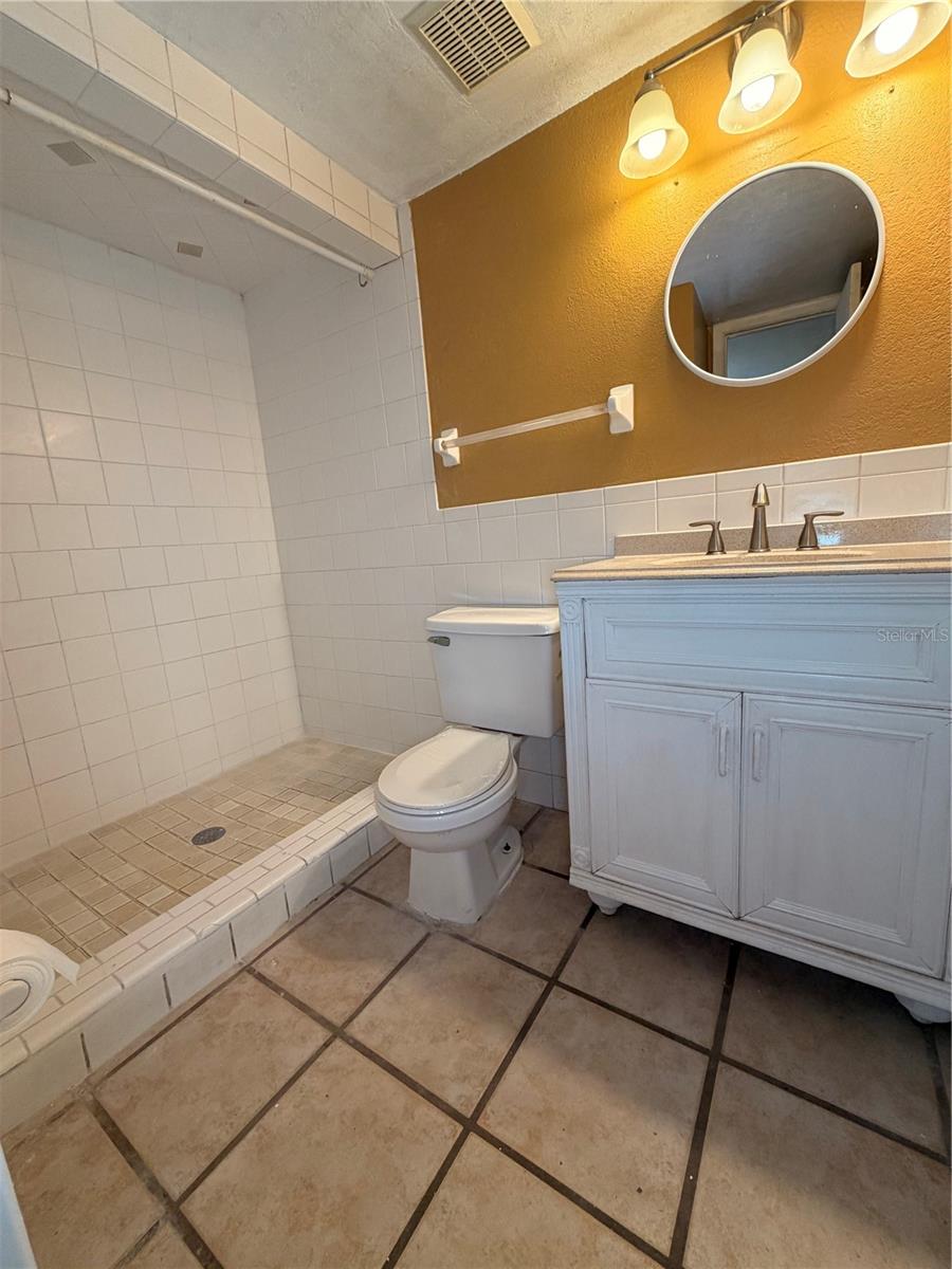 Image 13 of 19 For 1440 Holden Avenue B12