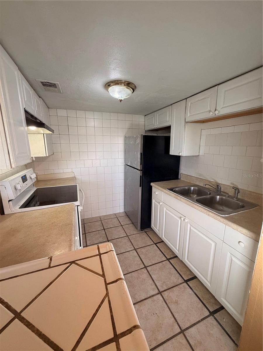 Image 6 of 19 For 1440 Holden Avenue B12