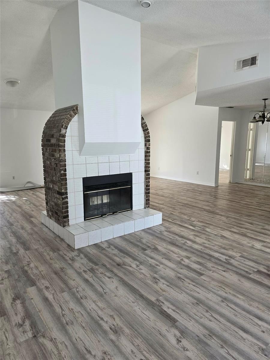 Image 2 of 7 For 3025 Foxboro Circle