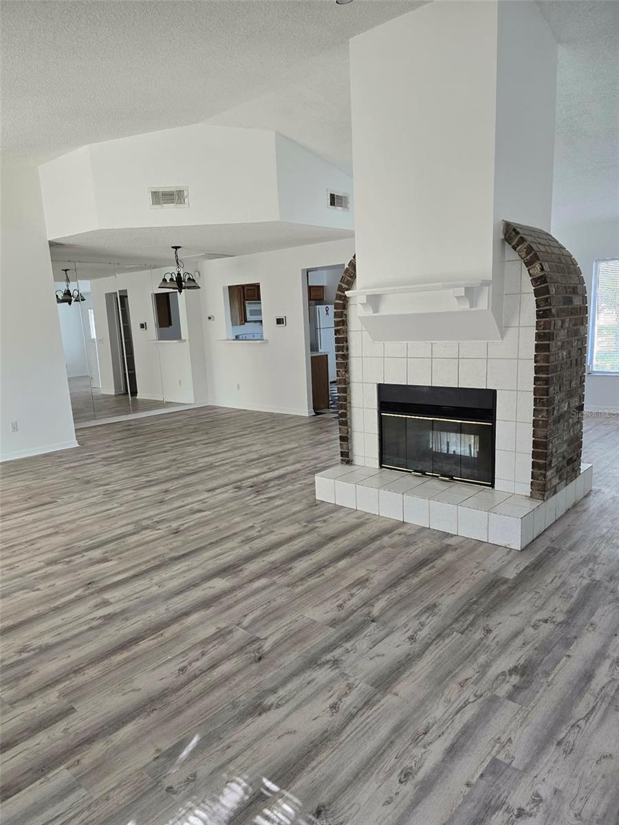 Image 4 of 7 For 3025 Foxboro Circle