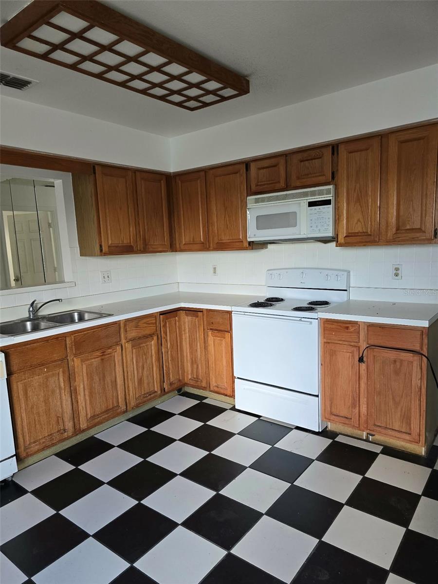 Image 5 of 7 For 3025 Foxboro Circle