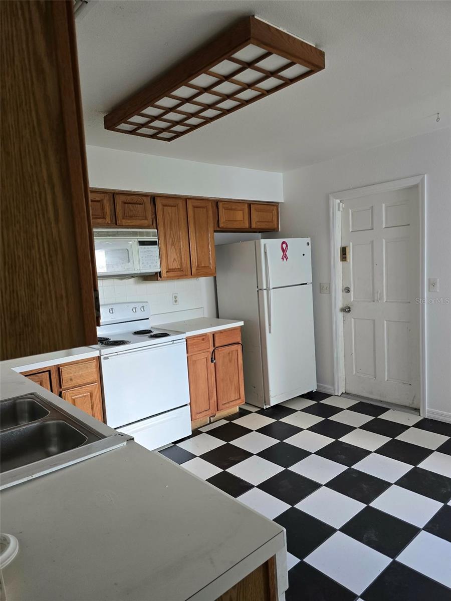 Image 6 of 7 For 3025 Foxboro Circle