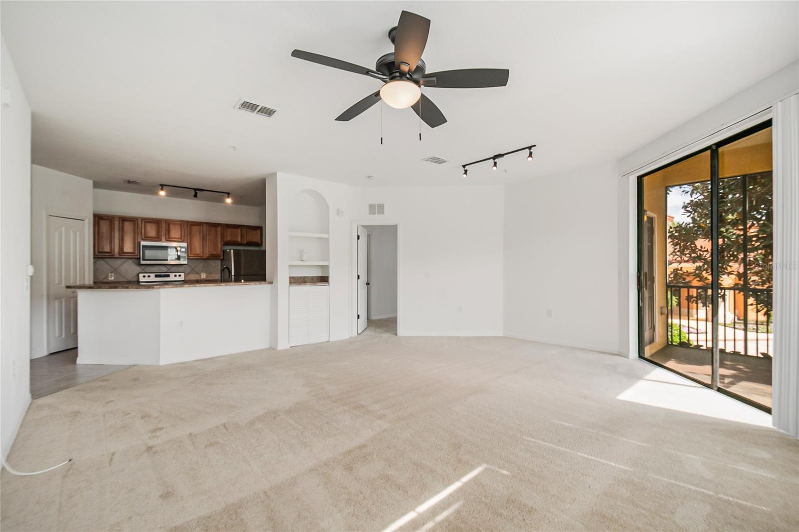 Image 4 of 24 For 6157 Metrowest Boulevard 202