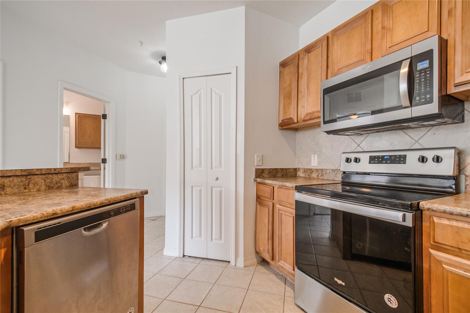 Image 7 of 24 For 6157 Metrowest Boulevard 202