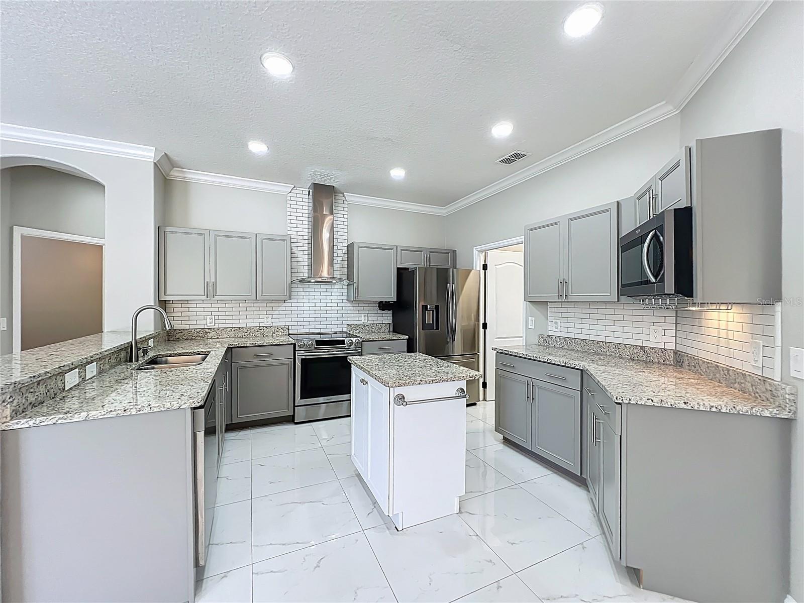 Image 18 of 98 For 9334 Whispering Meadows Lane