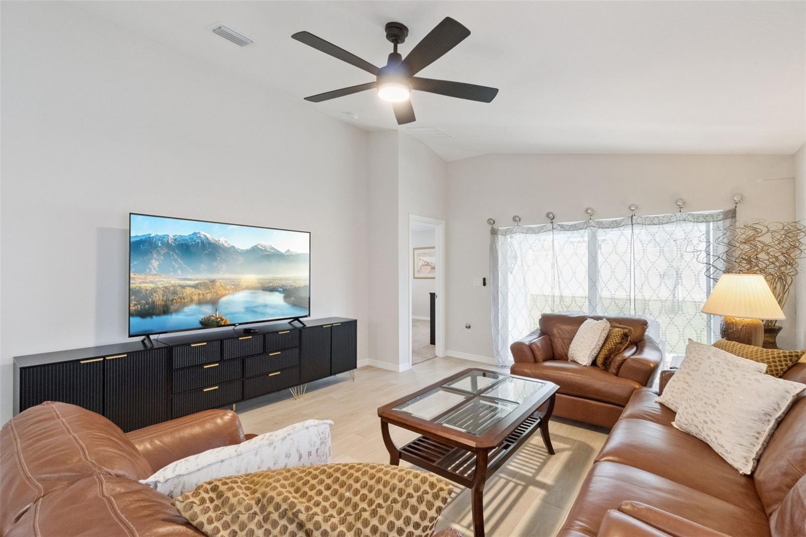 Image 4 of 27 For 4015 Gardenia Avenue