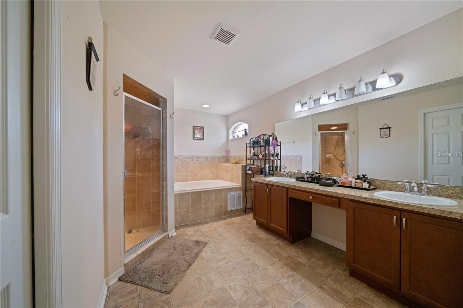 Image 11 of 16 For 6518 Crescent Loop