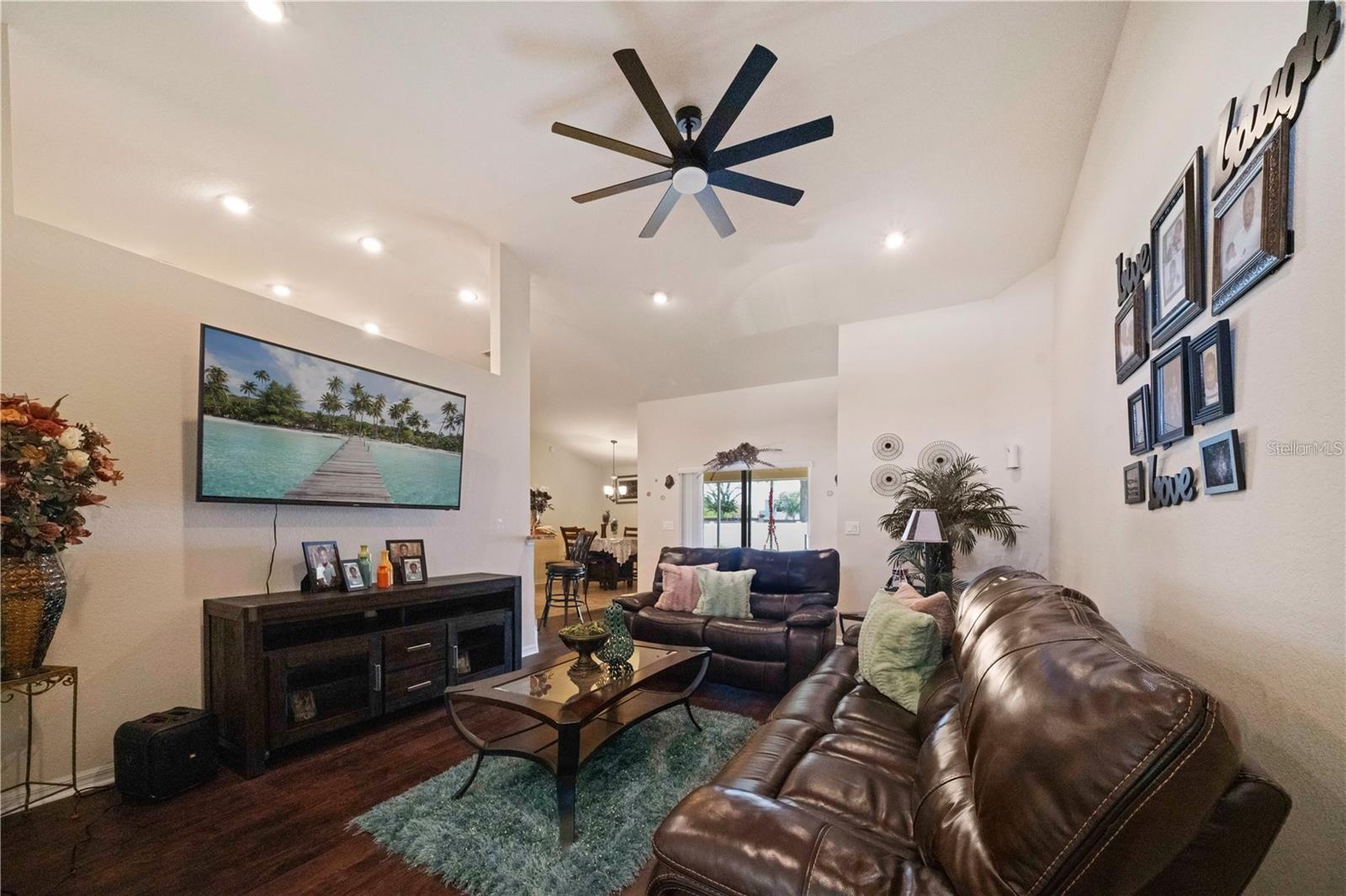 Image 6 of 16 For 6518 Crescent Loop