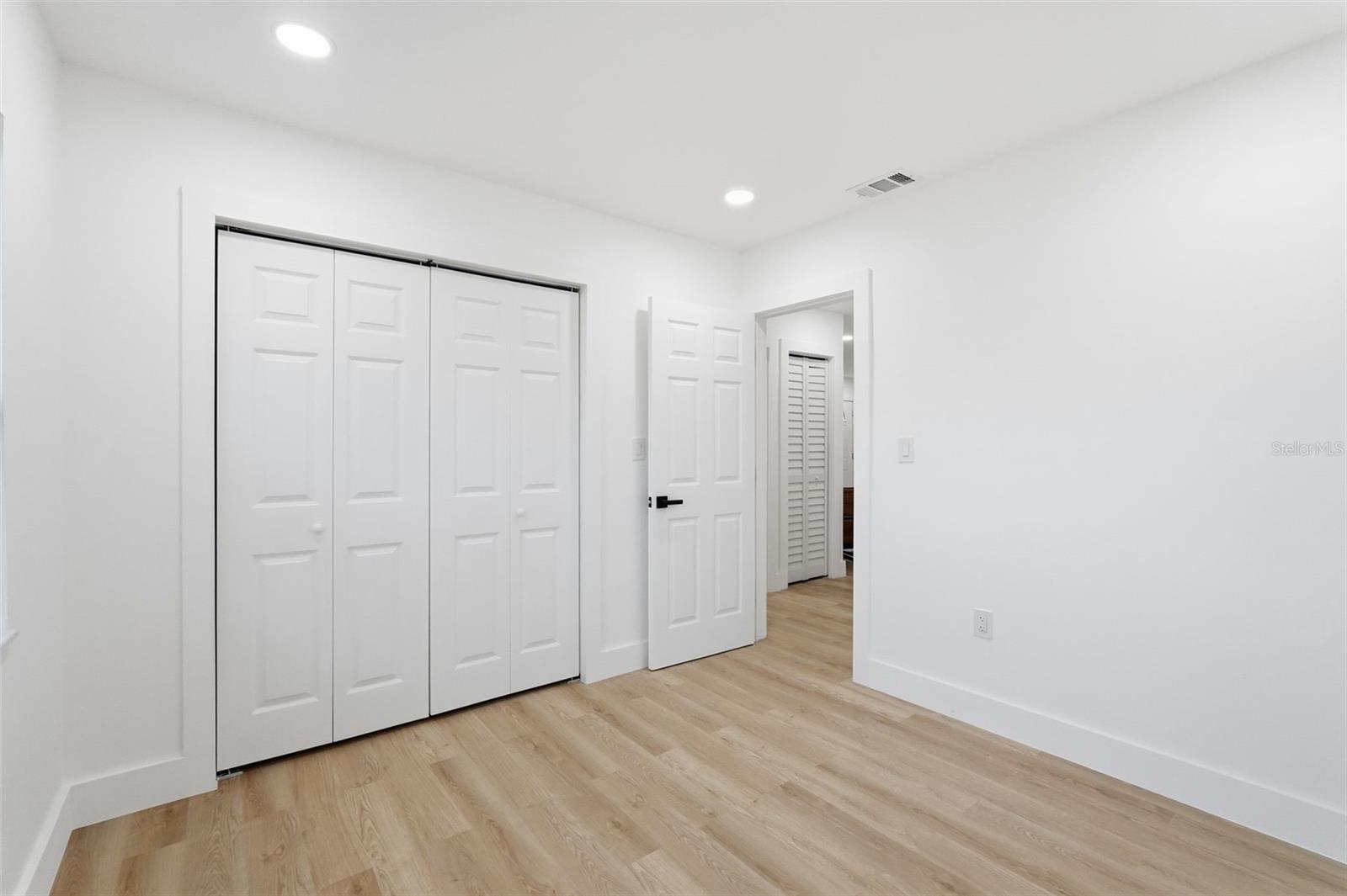 Image 19 of 39 For 2470 Del Rio Way