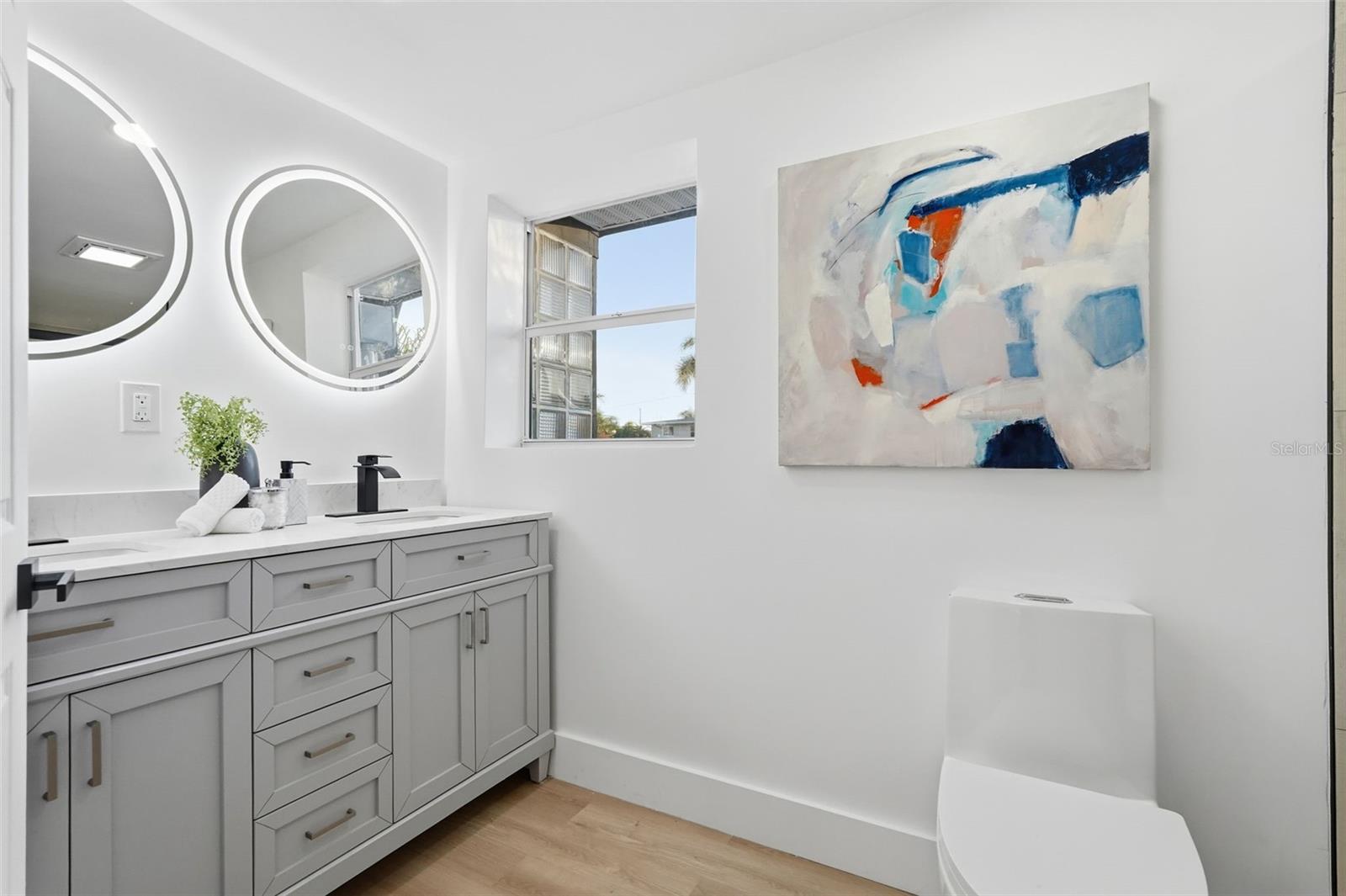 Image 25 of 39 For 2470 Del Rio Way