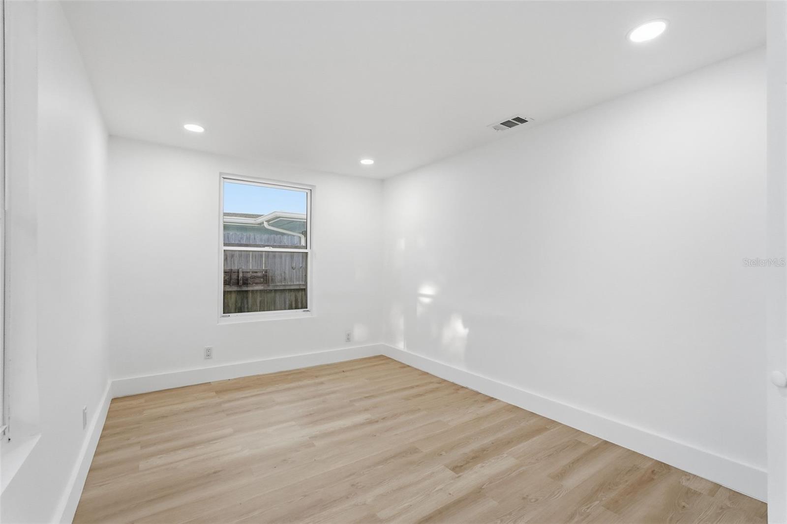 Image 33 of 39 For 2470 Del Rio Way