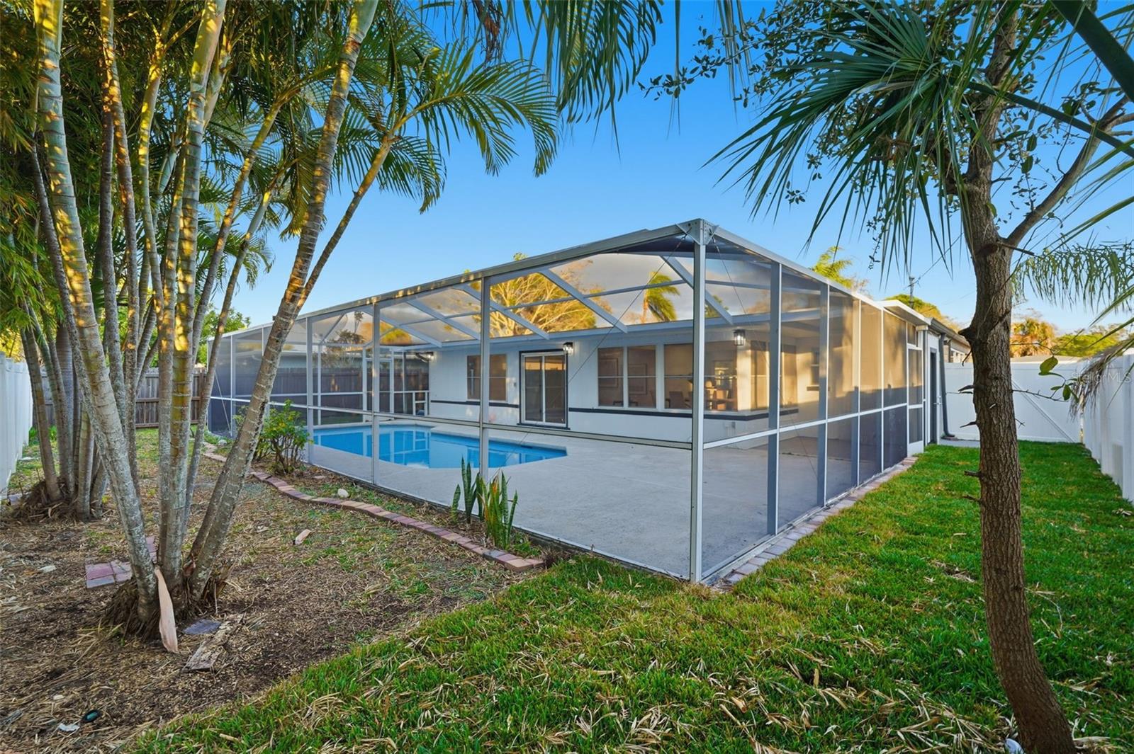 Image 38 of 39 For 2470 Del Rio Way