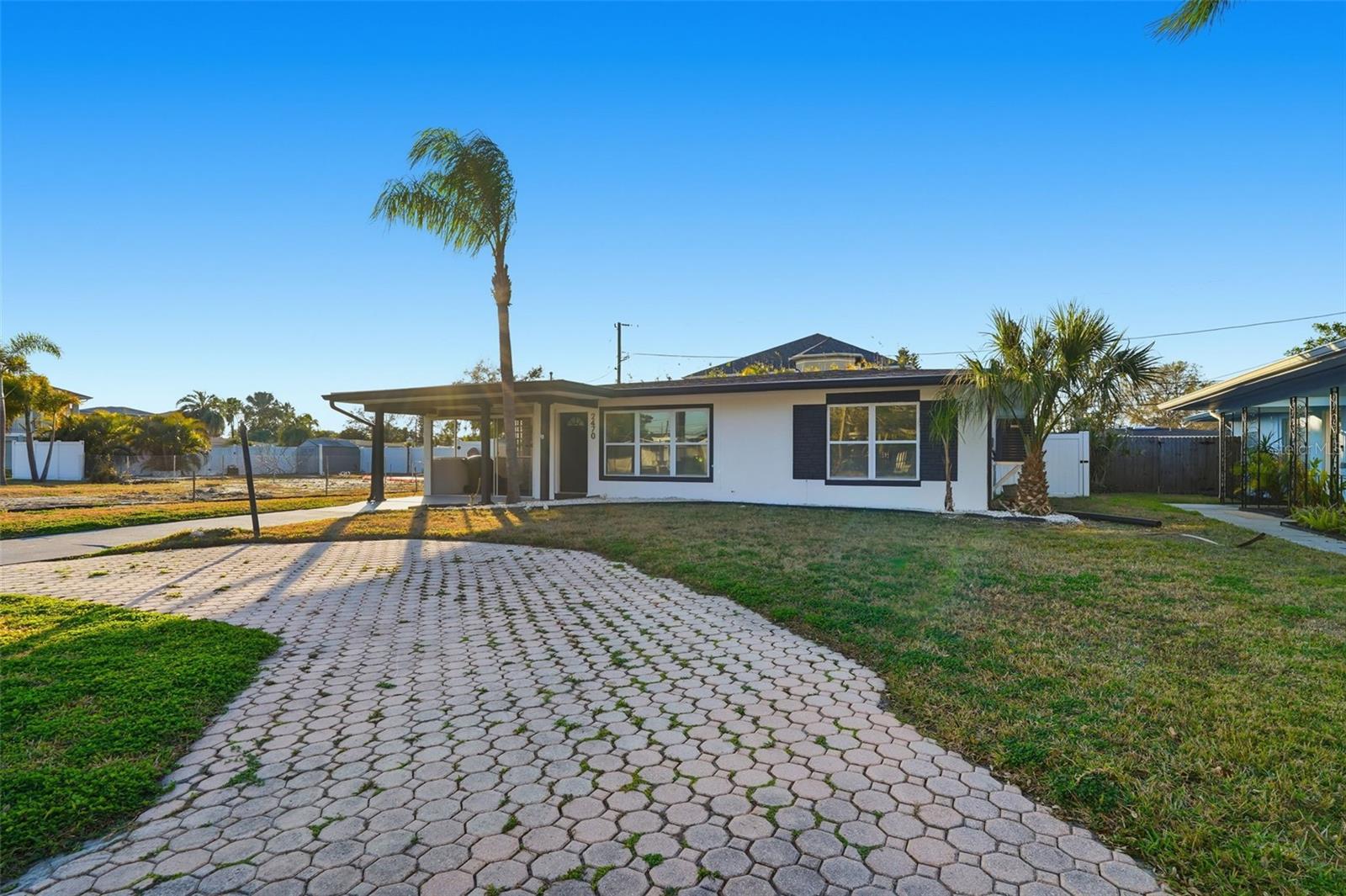 Image 7 of 39 For 2470 Del Rio Way