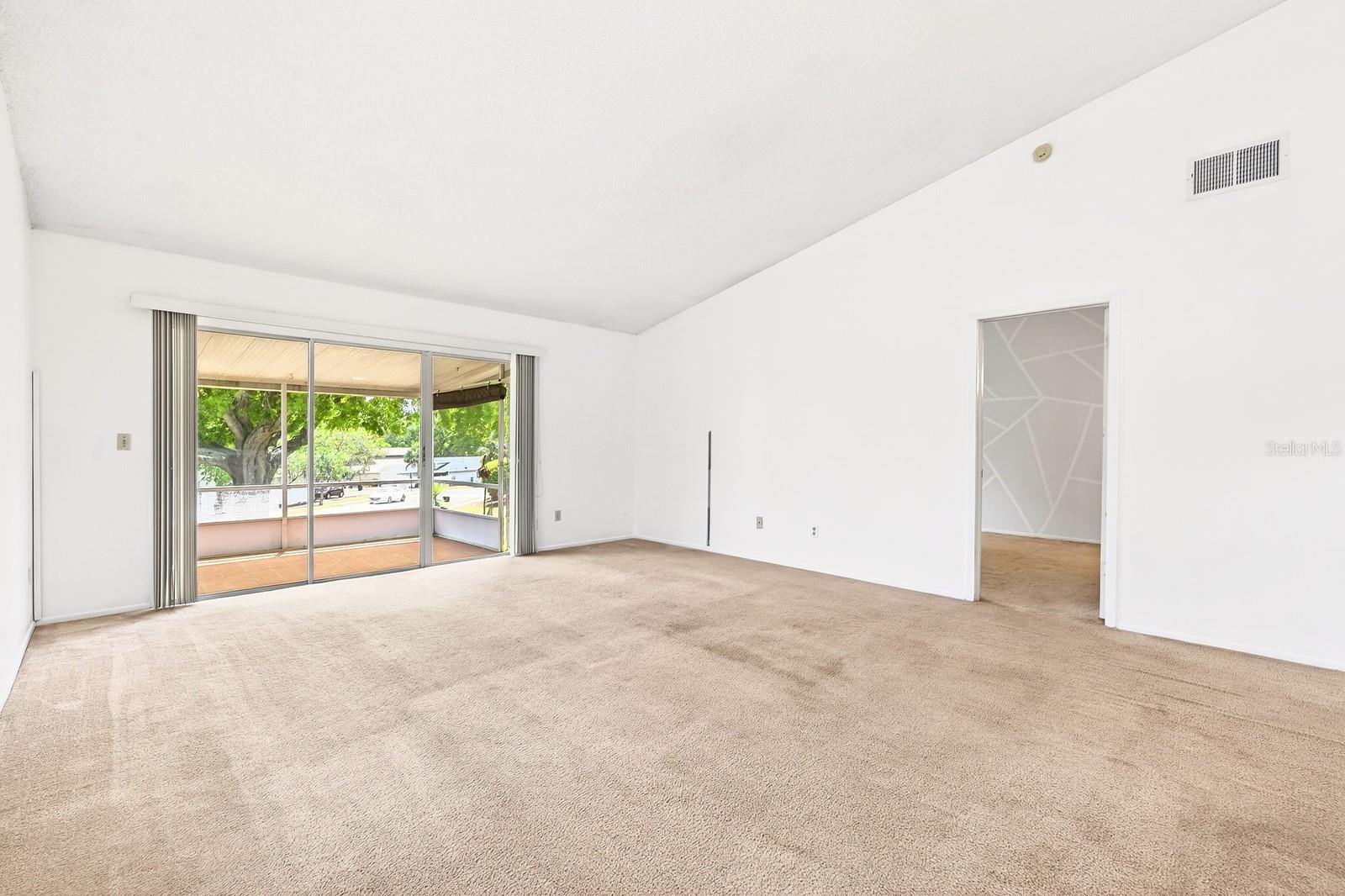 Image 14 of 43 For 568 Abington Court