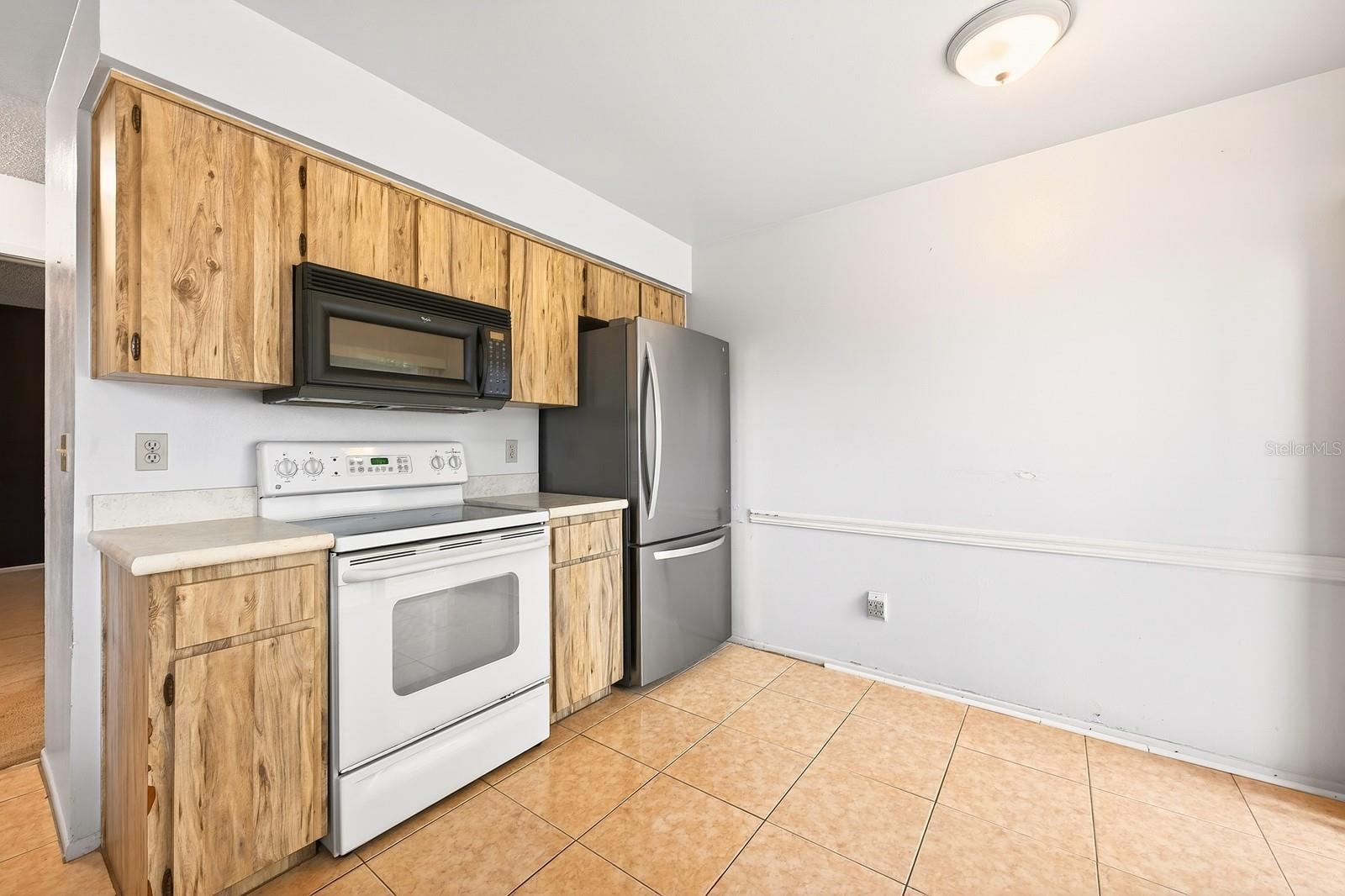 Image 18 of 43 For 568 Abington Court