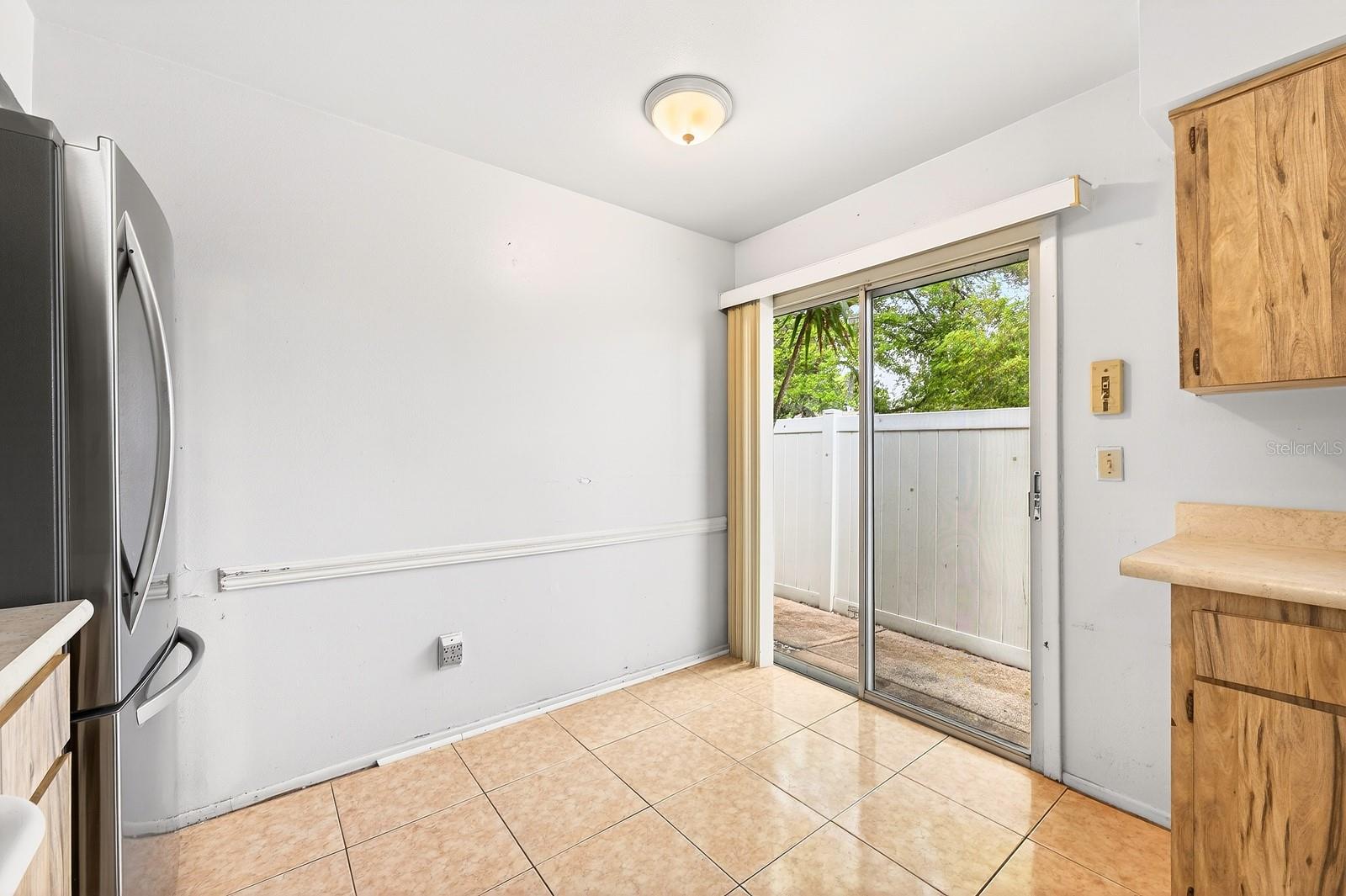 Image 19 of 43 For 568 Abington Court