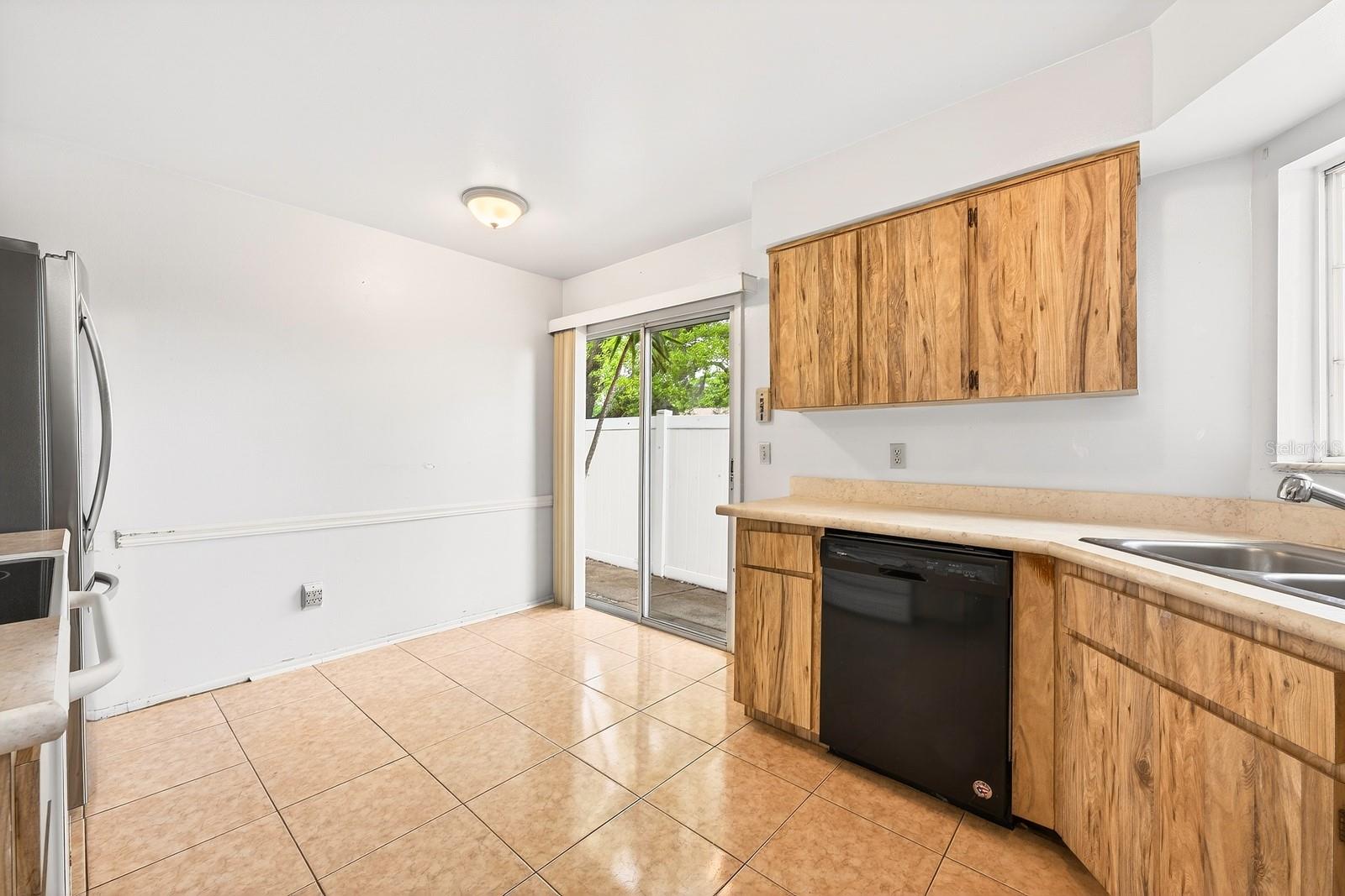 Image 20 of 43 For 568 Abington Court