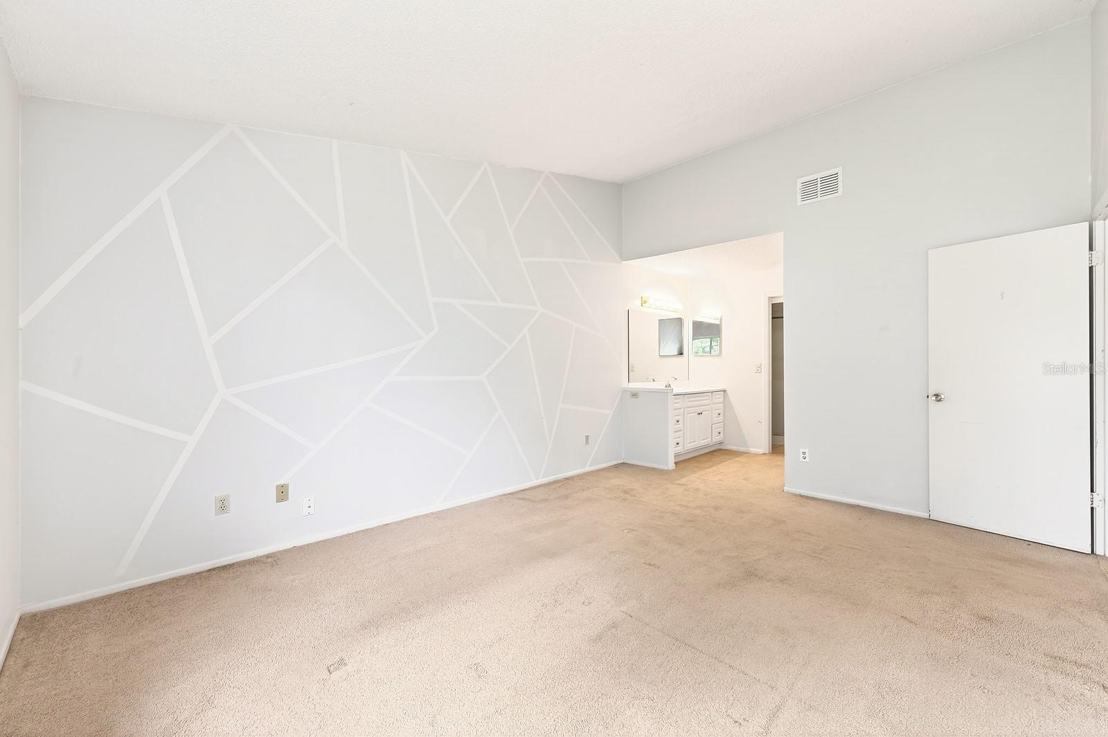 Image 23 of 43 For 568 Abington Court